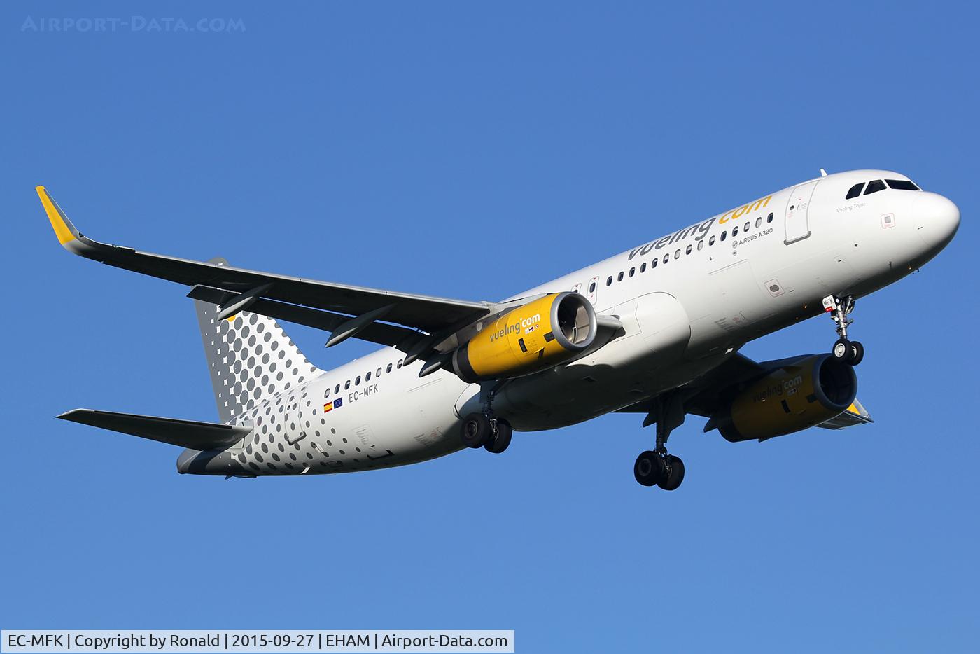 EC-MFK, 2015 Airbus A320-232 C/N 6535, at spl