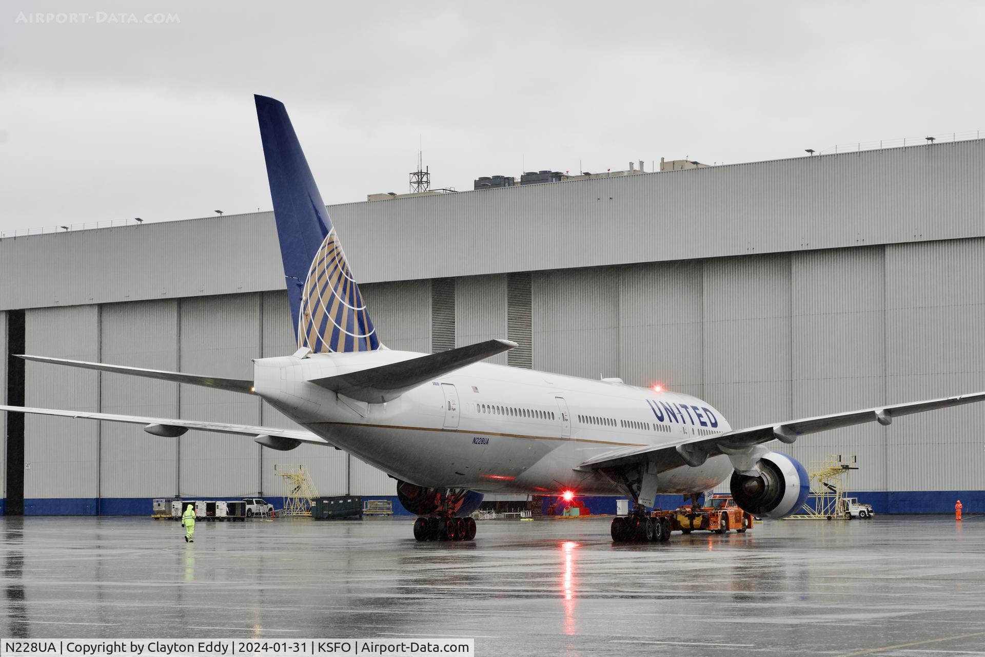 N228UA, 2002 Boeing 777-222 C/N 30556, SFO 2024.