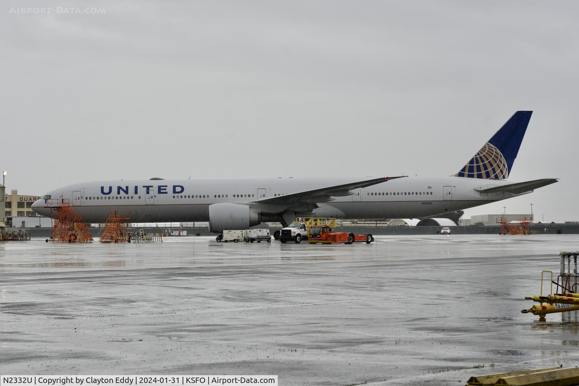 N2332U, 2016 Boeing 777-322/ER C/N 62643, SFO 2024.
