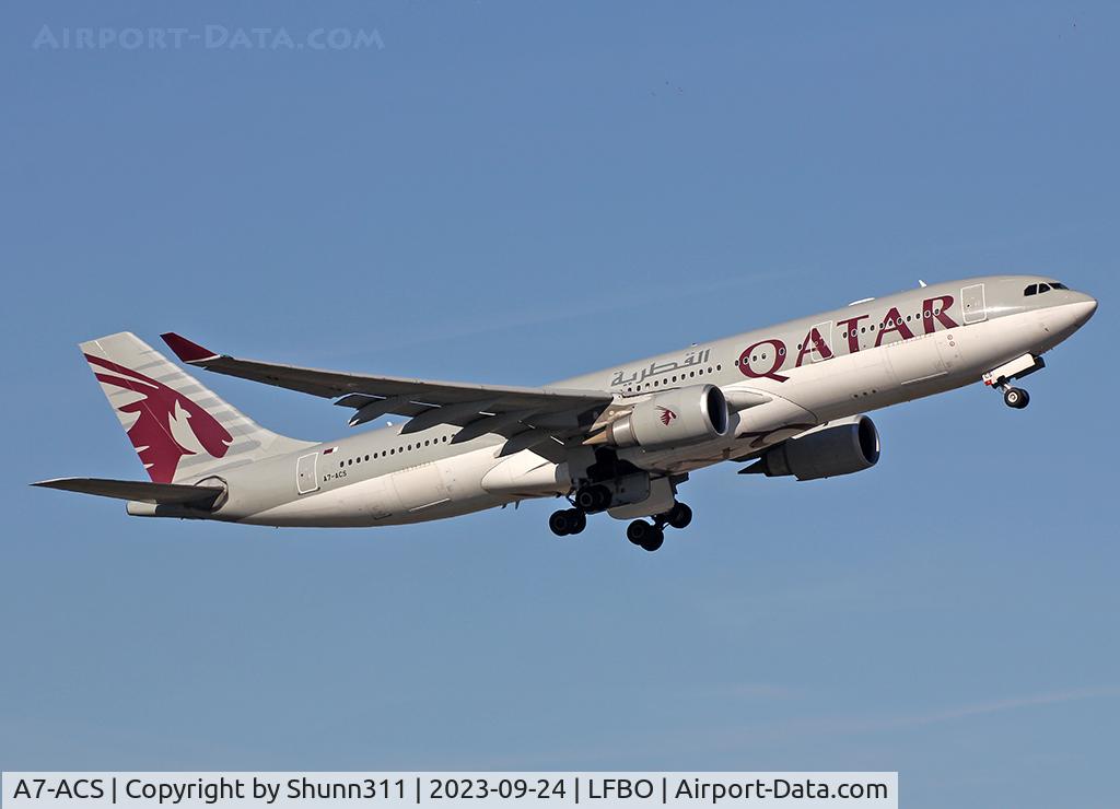 A7-ACS, 2007 Airbus A330-202 C/N 820, Climbing after take off from rwy 14L