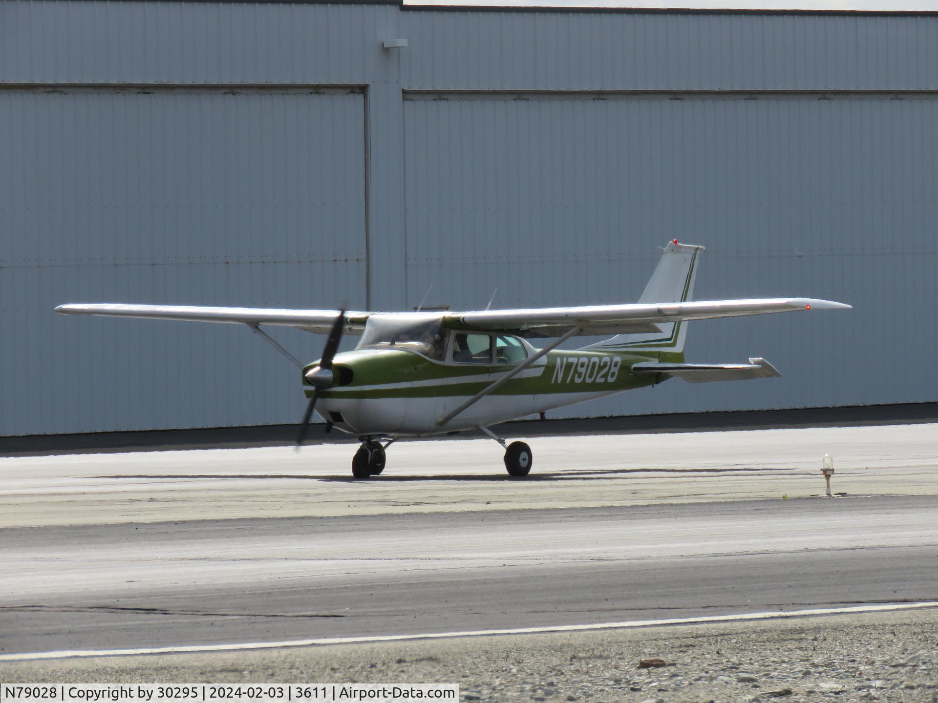 N79028, 1968 Cessna 172K Skyhawk C/N 17257823, Parked