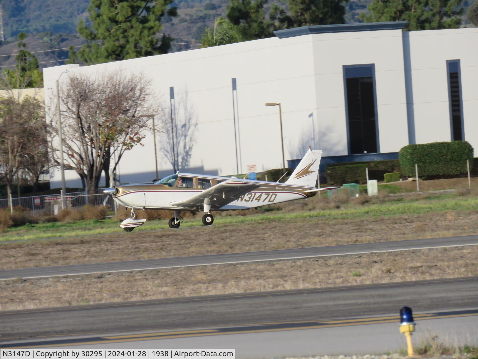N3147D, 1968 Piper PA-32-300 Cherokee Six C/N 32-40412, Landing