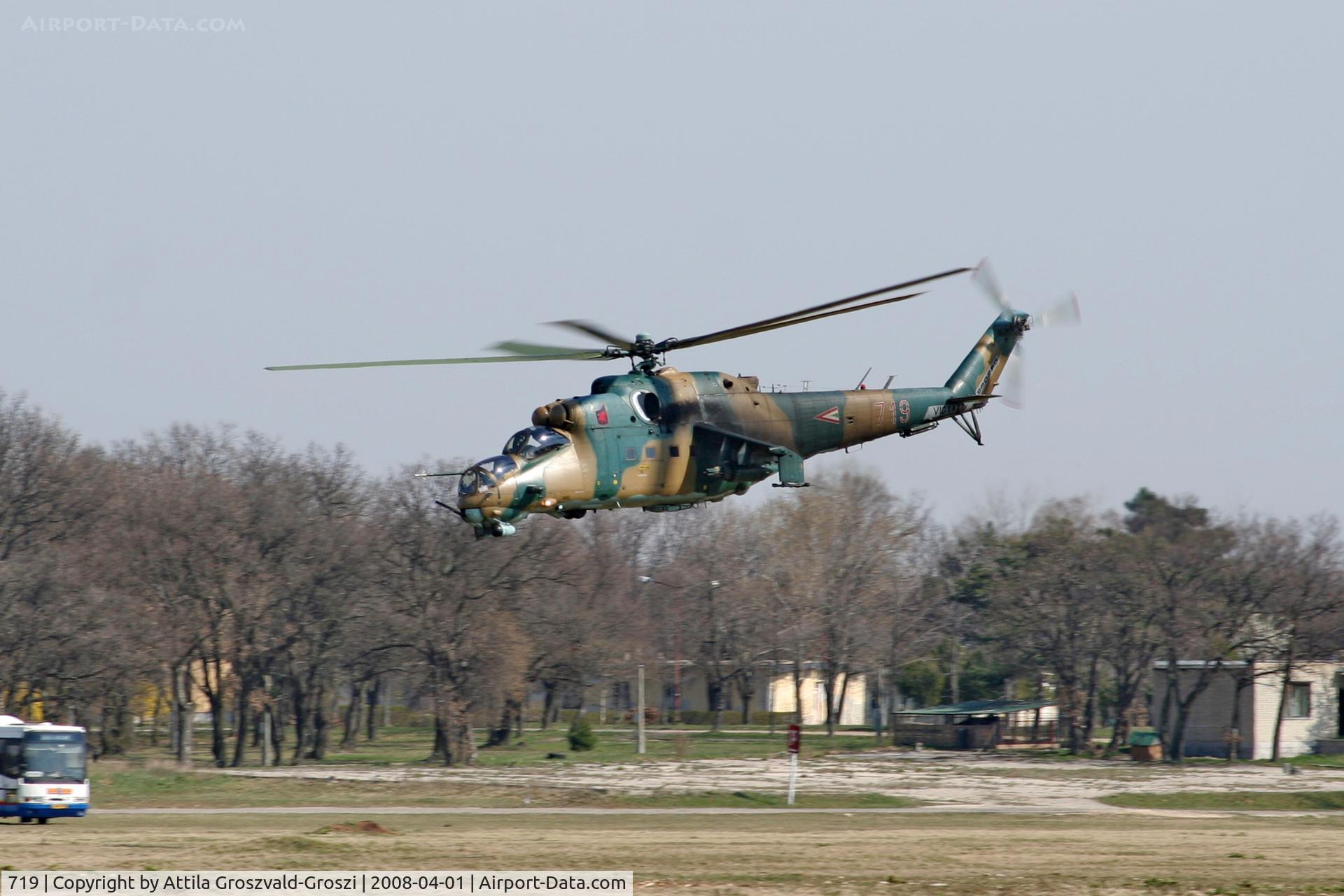 719, 1985 Mil Mi-24V Hind C/N 220719, Veszprém, Jutas-újmajor, Training base of the Hungarian Air Force.