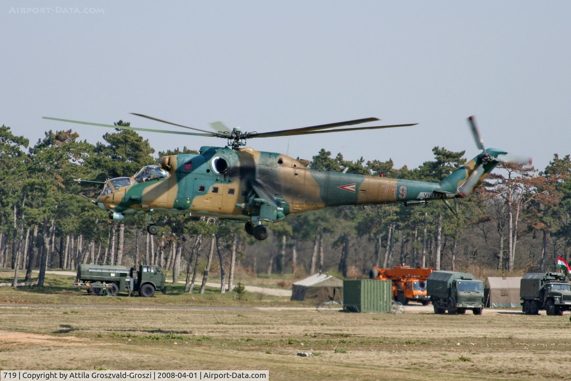719, 1985 Mil Mi-24V Hind C/N 220719, Veszprém, Jutas-újmajor, Training base of the Hungarian Air Force.