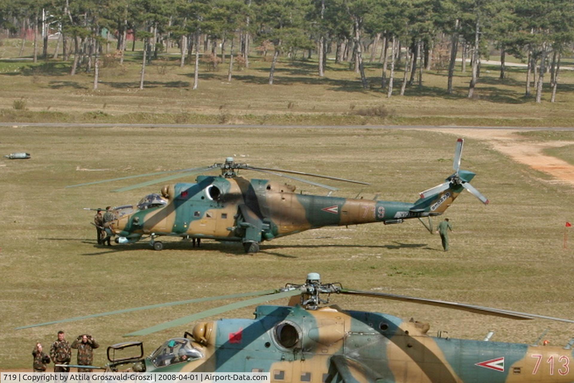 719, 1985 Mil Mi-24V Hind C/N 220719, Veszprém, Jutas-újmajor, Training base of the Hungarian Air Force.