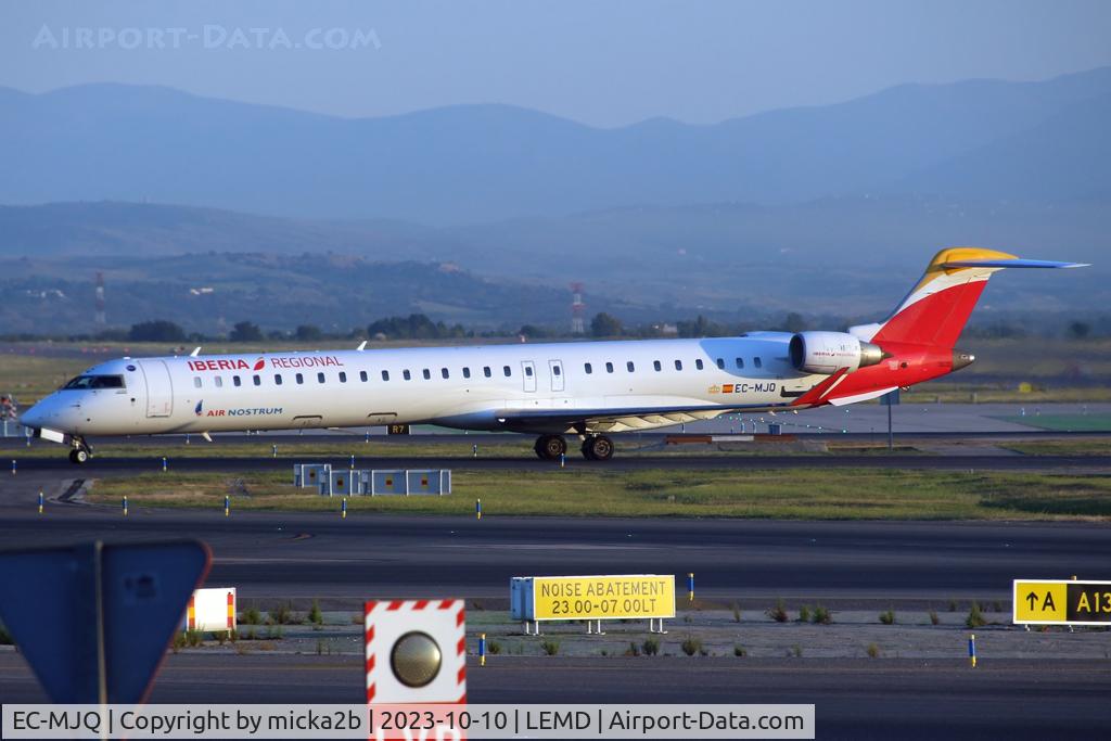 EC-MJQ, 2016 Bombardier CRJ-1000 (CL-600-2E25) C/N 19047, Taxiing