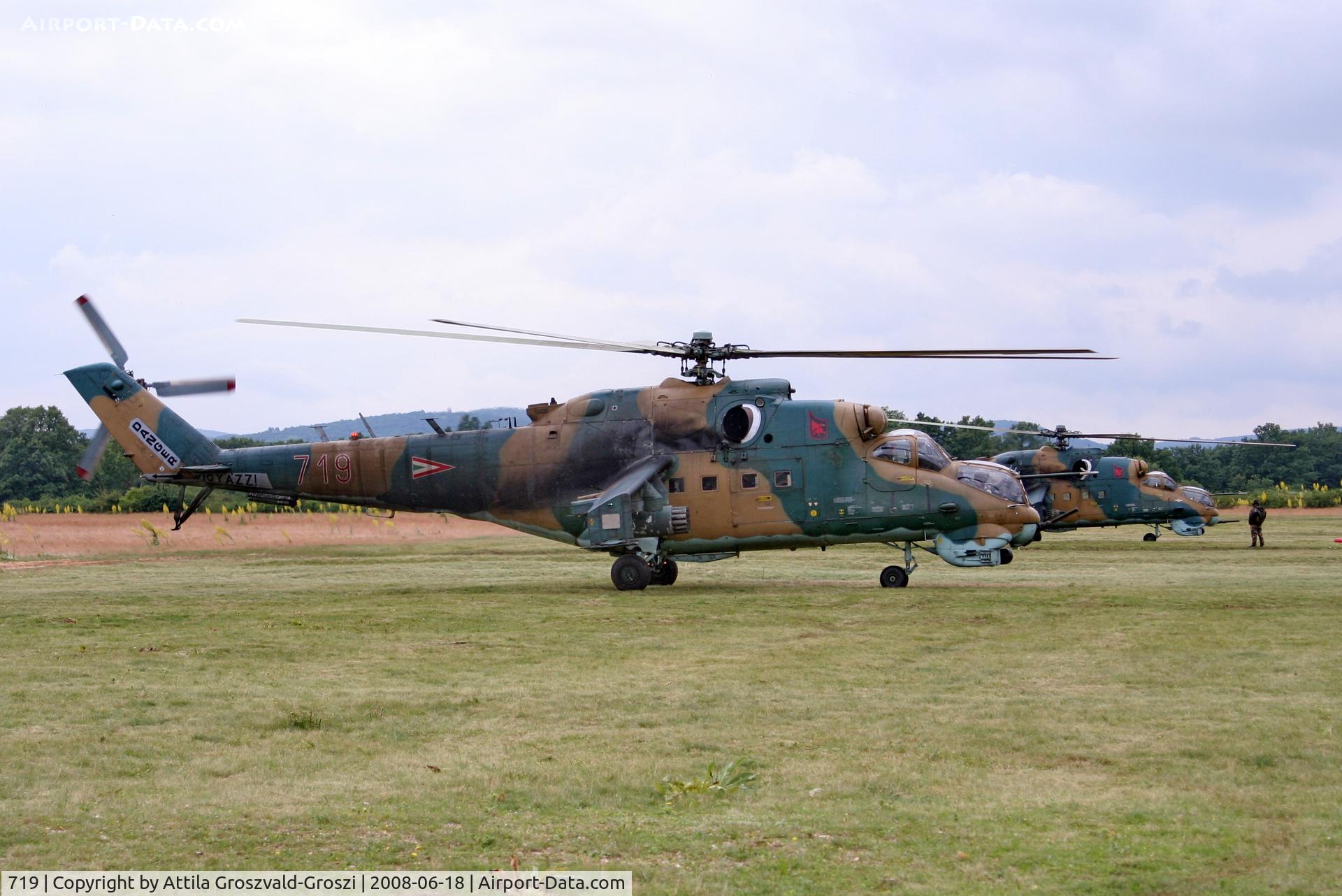 719, 1985 Mil Mi-24V Hind C/N 220719, Veszprém, Jutas-újmajor, Training base of the Hungarian Air Force.