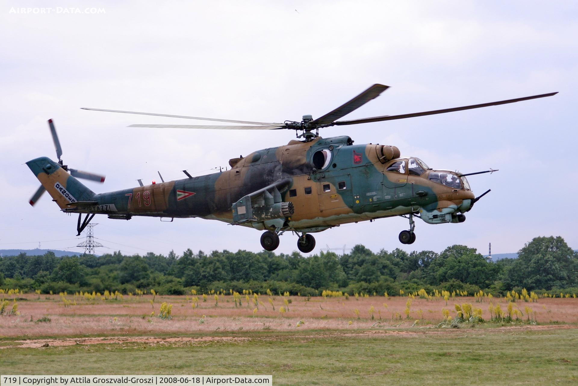 719, 1985 Mil Mi-24V Hind C/N 220719, Veszprém, Jutas-újmajor, Training base of the Hungarian Air Force.