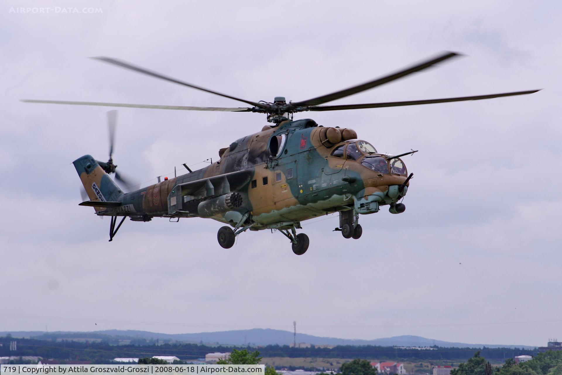 719, 1985 Mil Mi-24V Hind C/N 220719, Veszprém, Jutas-újmajor, Training base of the Hungarian Air Force.