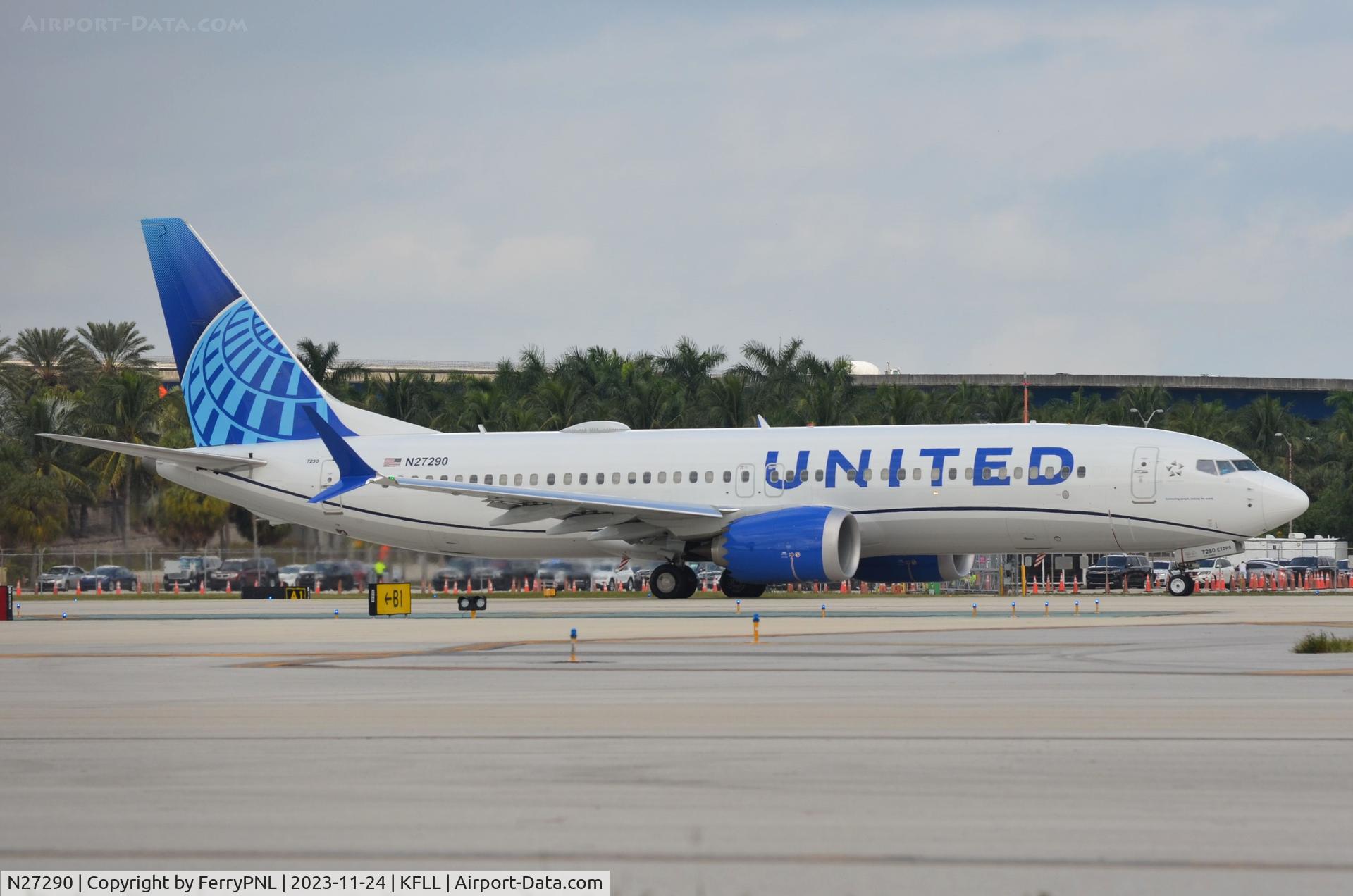 N27290, 2019 Boeing 737-8 MAX C/N 44309, United B738M lined-up