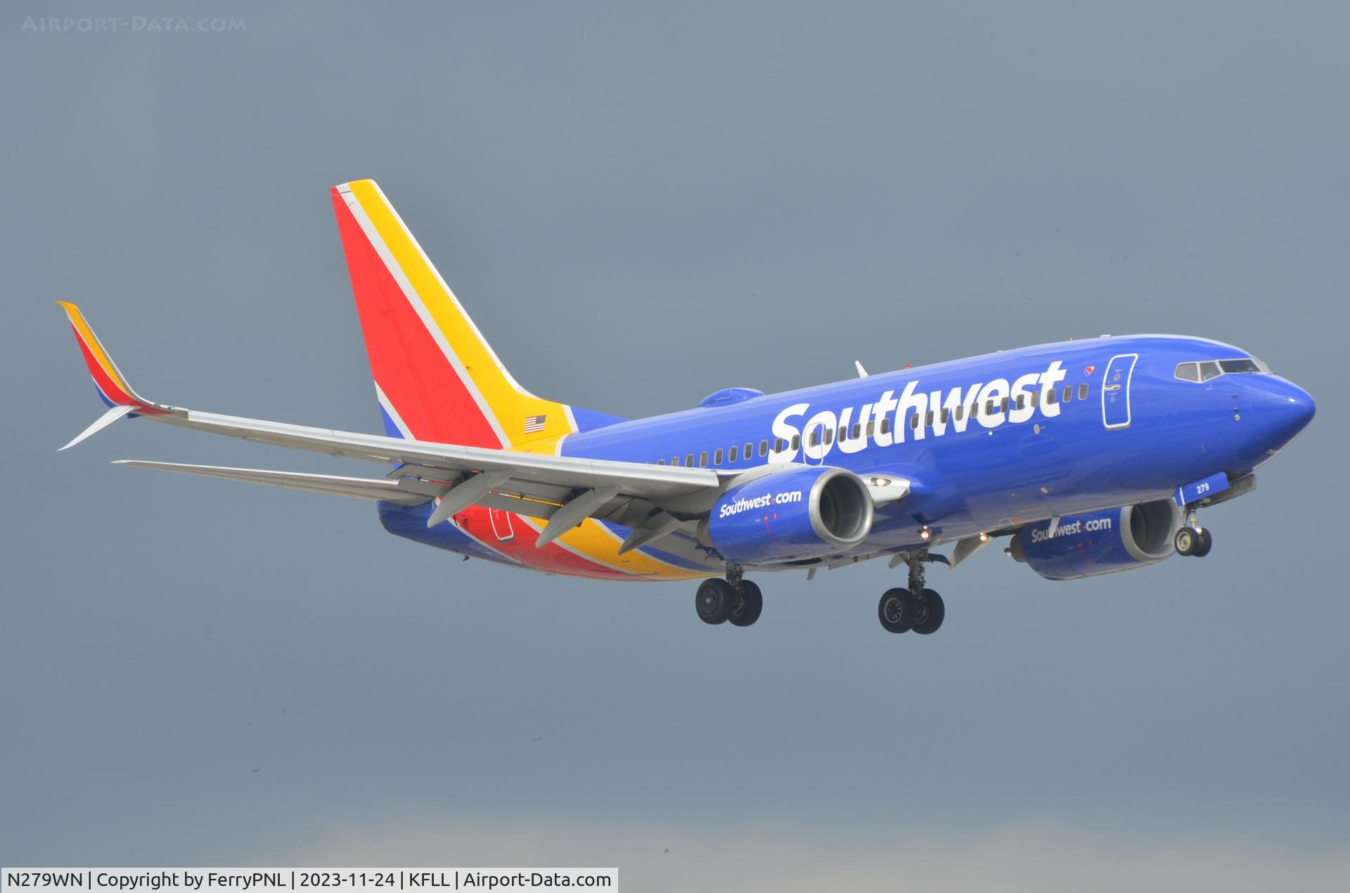 N279WN, 2007 Boeing 737-7H4 C/N 32532, Southwest B737 landing in FLL