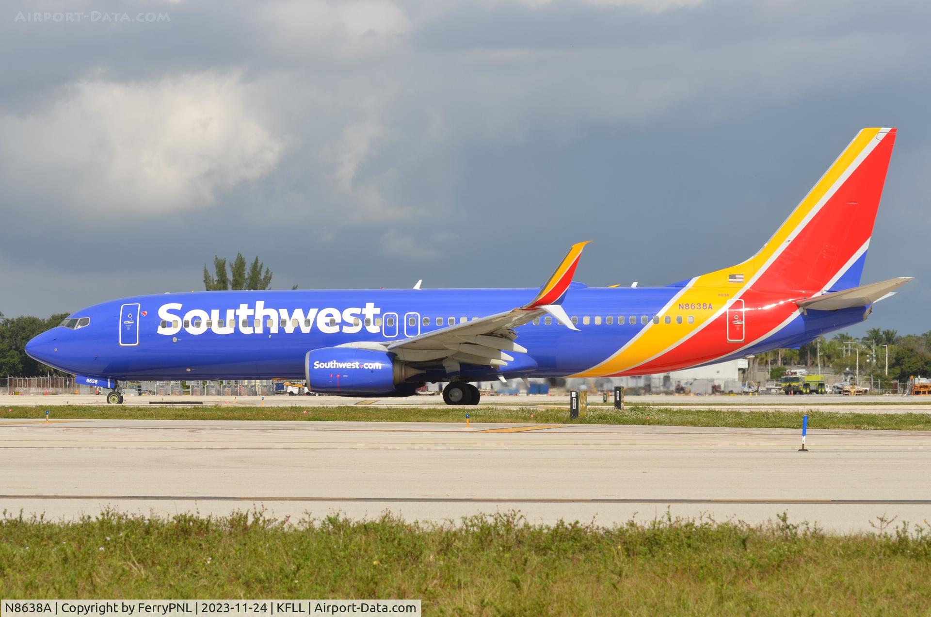 N8638A, 2014 Boeing 737-8H4 C/N 36911, Southwest B738 taxying for departure