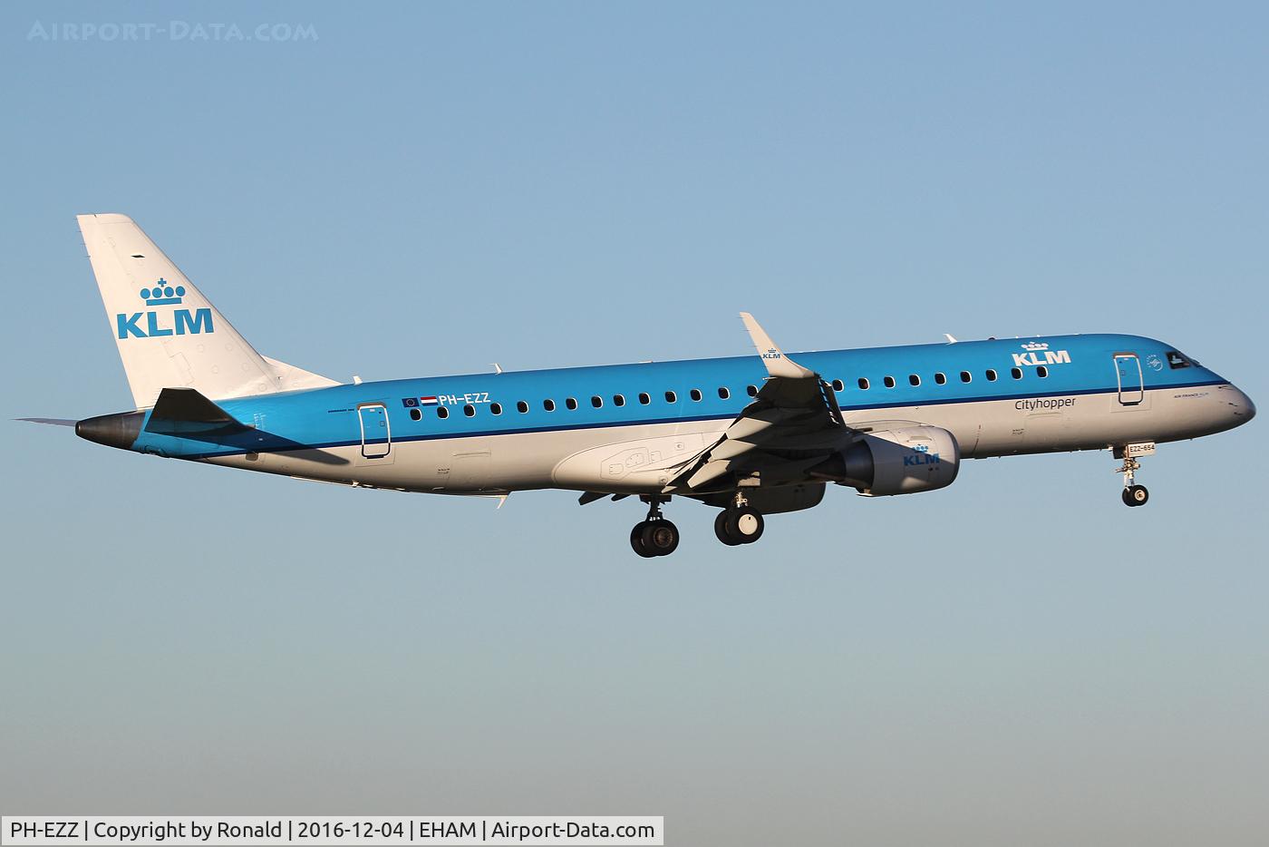 PH-EZZ, 2013 Embraer 190STD (ERJ-190-100) C/N 19000654, at spl