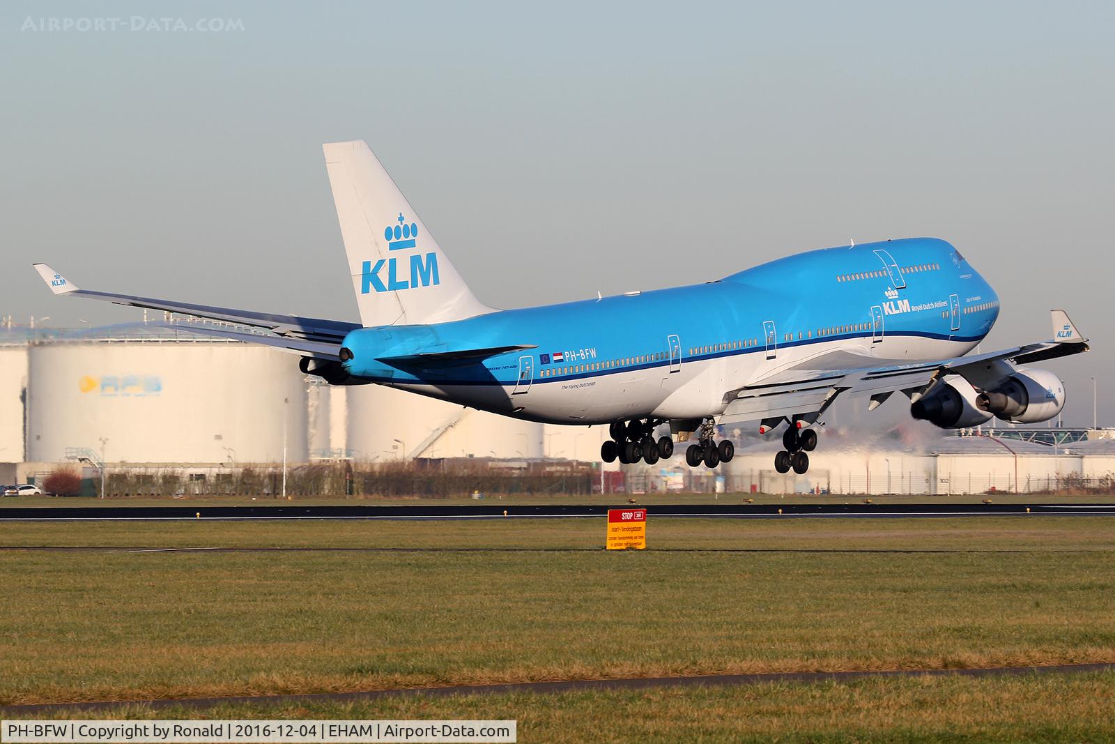 PH-BFW, 2000 Boeing 747-406BC C/N 30454, at spl