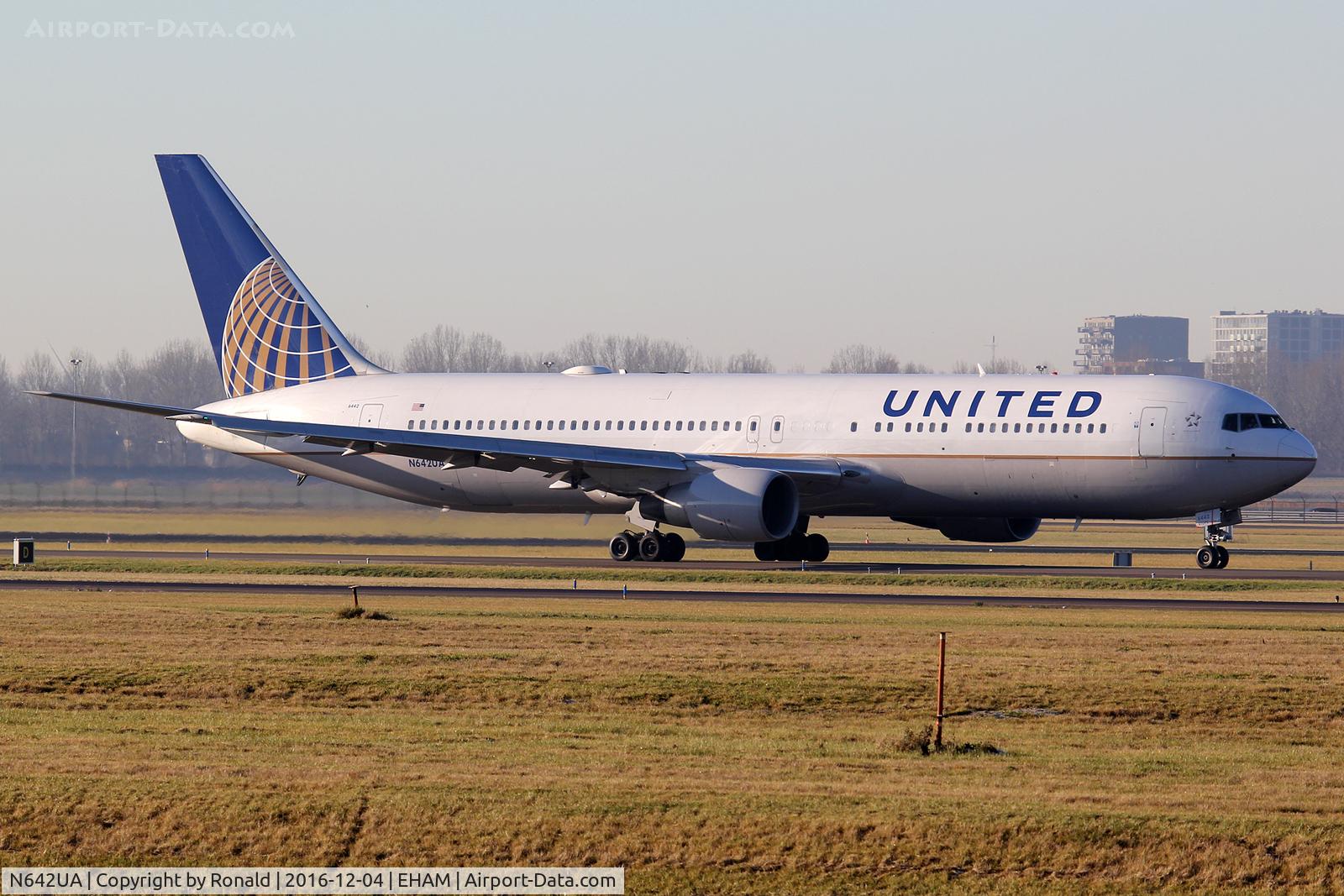 N642UA, 1991 Boeing 767-322 C/N 25092, at spl