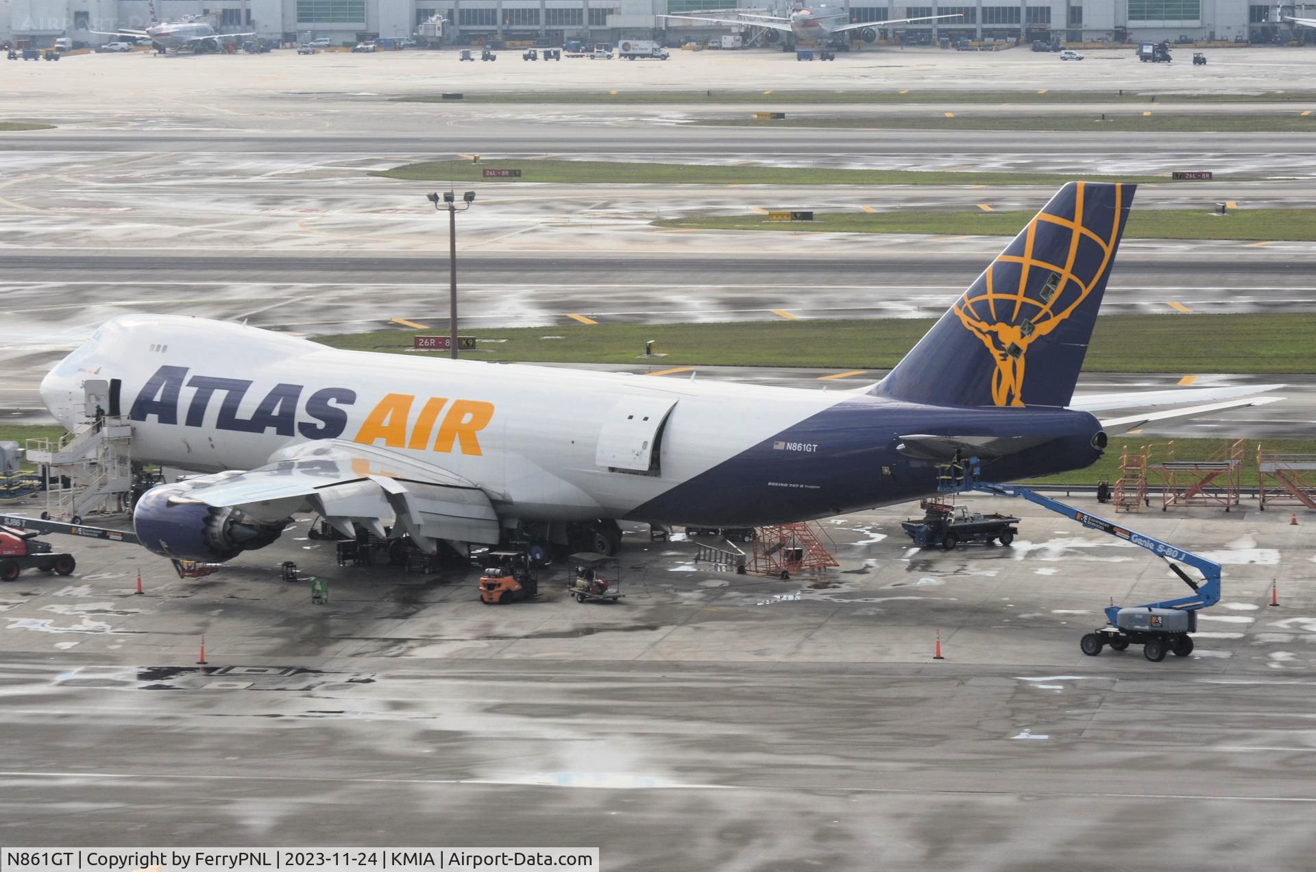 N861GT, 2022 Boeing 747-8F C/N 67148, Atlas B748F receiving a bit attention during a break