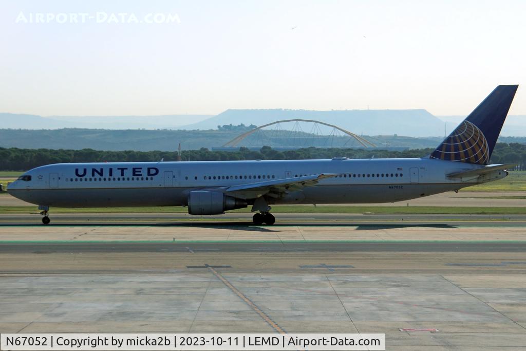 N67052, 2000 Boeing 767-424/ER C/N 29447, Taxiing