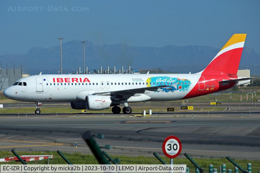 EC-IZR, 2004 Airbus A320-214 C/N 2242, Taxiing