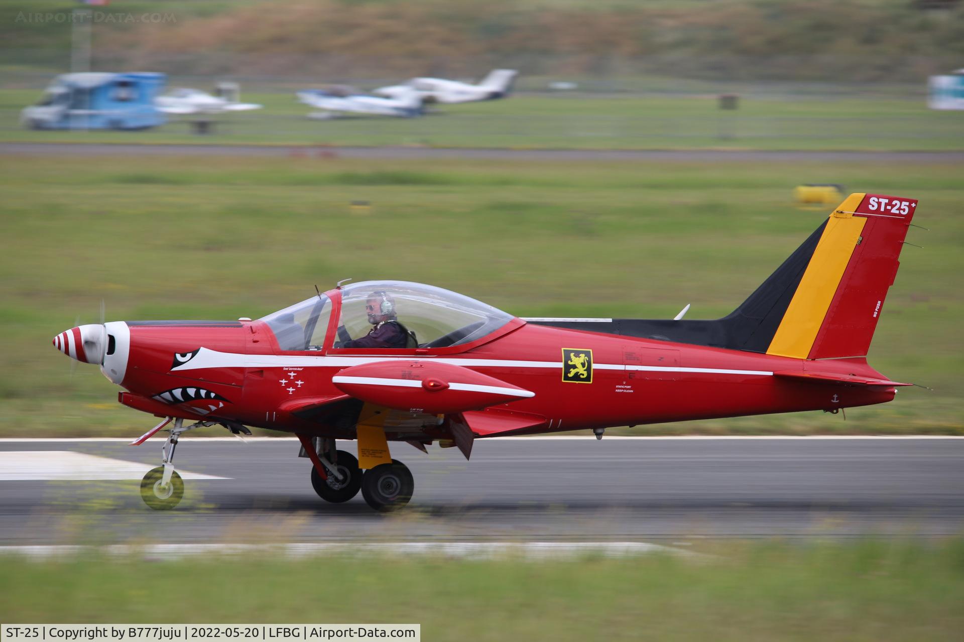 ST-25, 1970 SIAI-Marchetti SF-260MB C/N 10-25, during Cognac airshow 2022