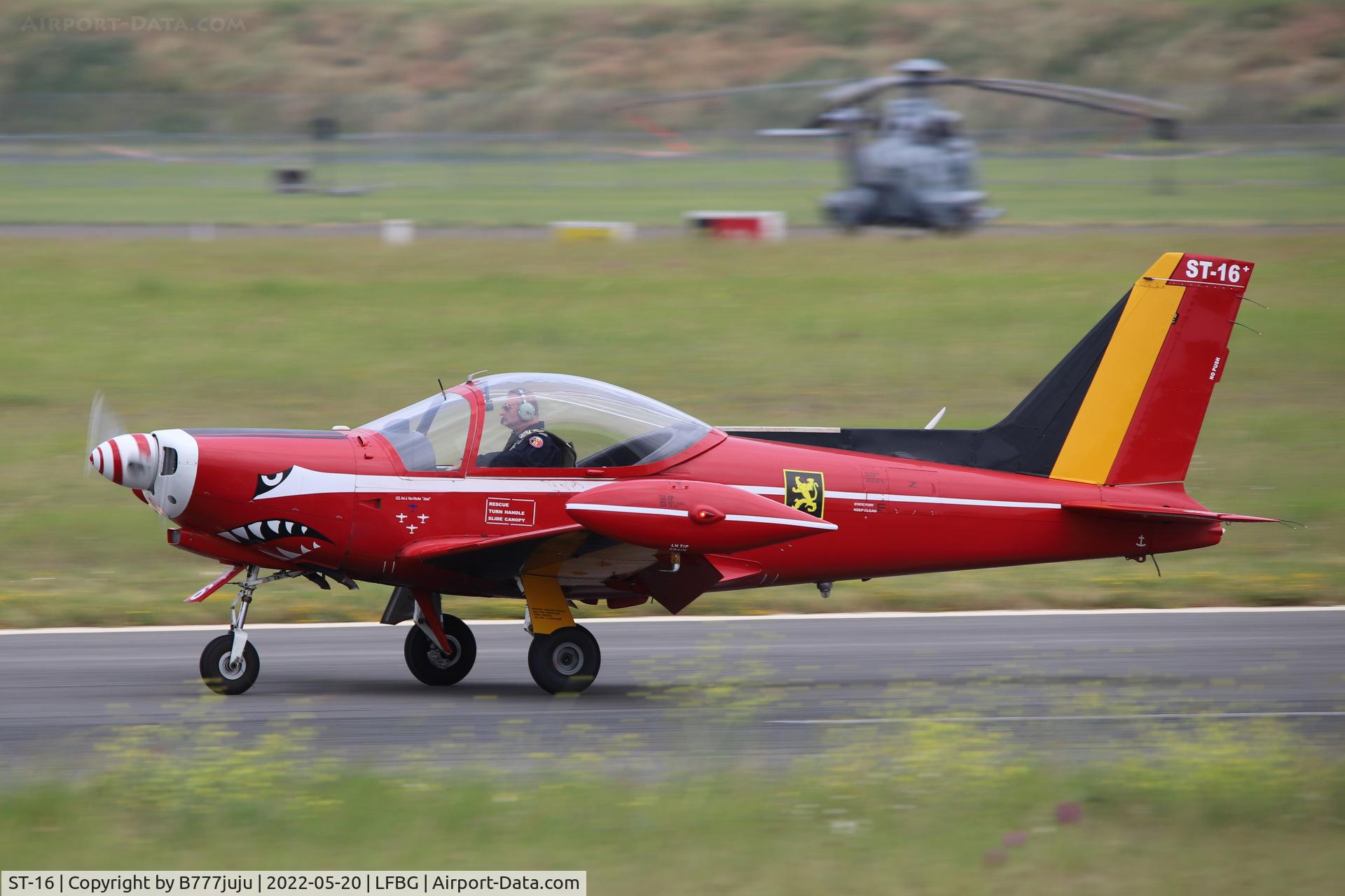 ST-16, SIAI-Marchetti SF-260M+ C/N 10-16, during Cognac airshow 2022