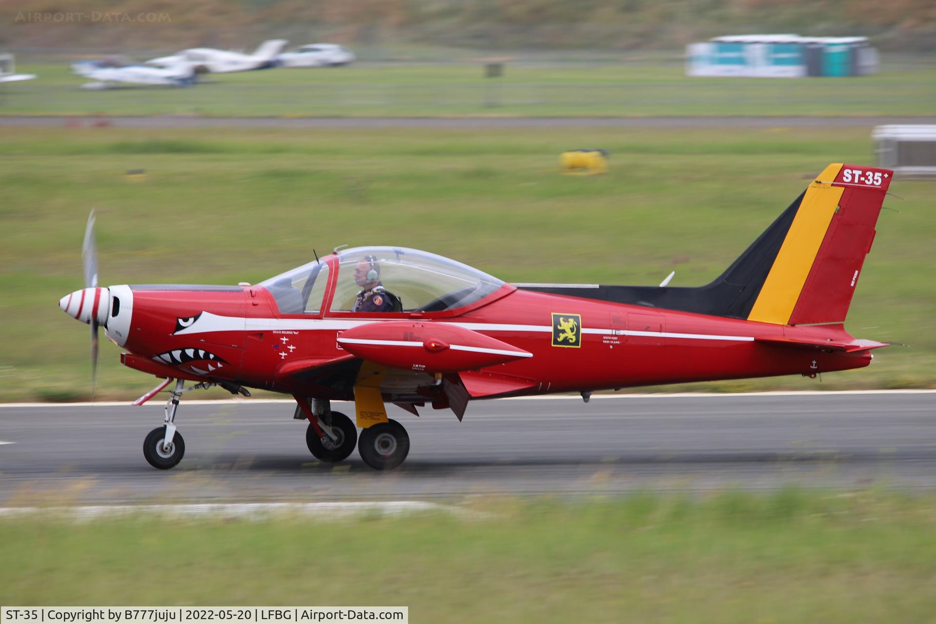 ST-35, SIAI-Marchetti SF-260M C/N 10-35, during Cognac airshow 2022