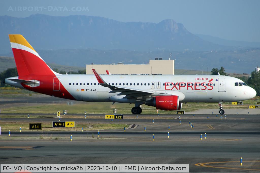 EC-LVQ, 2013 Airbus A320-216 C/N 5590, Taxiing