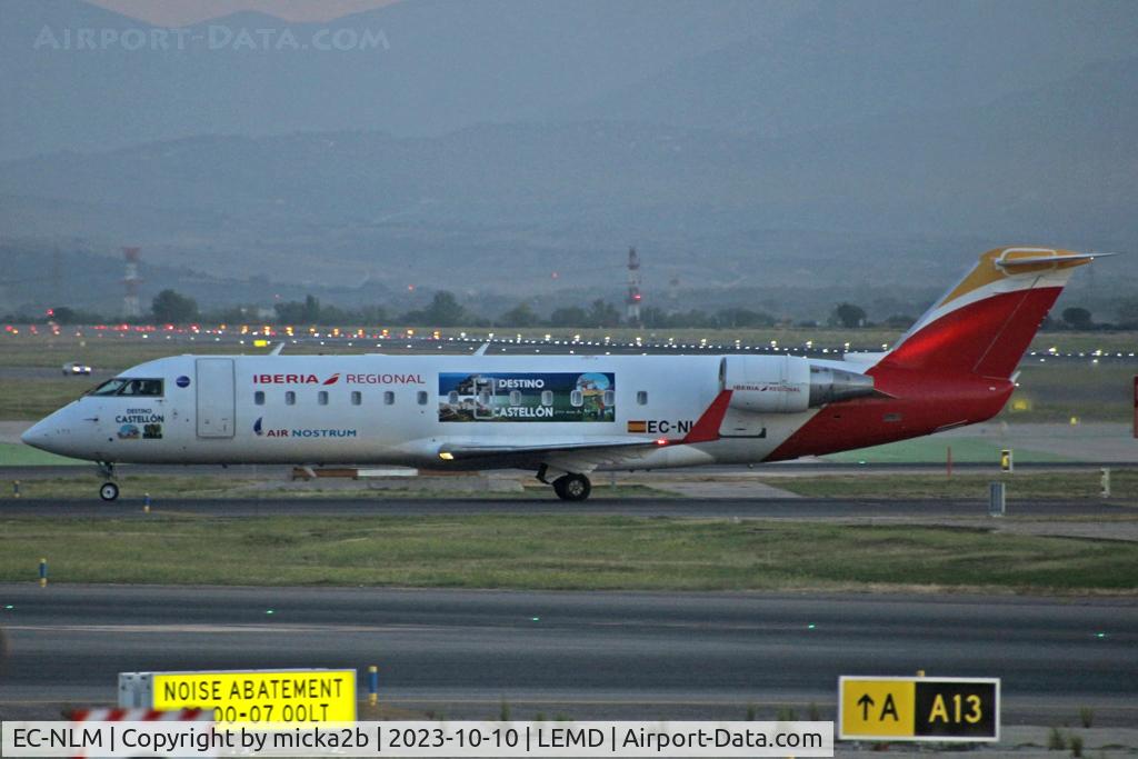 EC-NLM, 2003 Canadair CRJ-200LR (CL-600-2B19) C/N 7866, Taxiing
