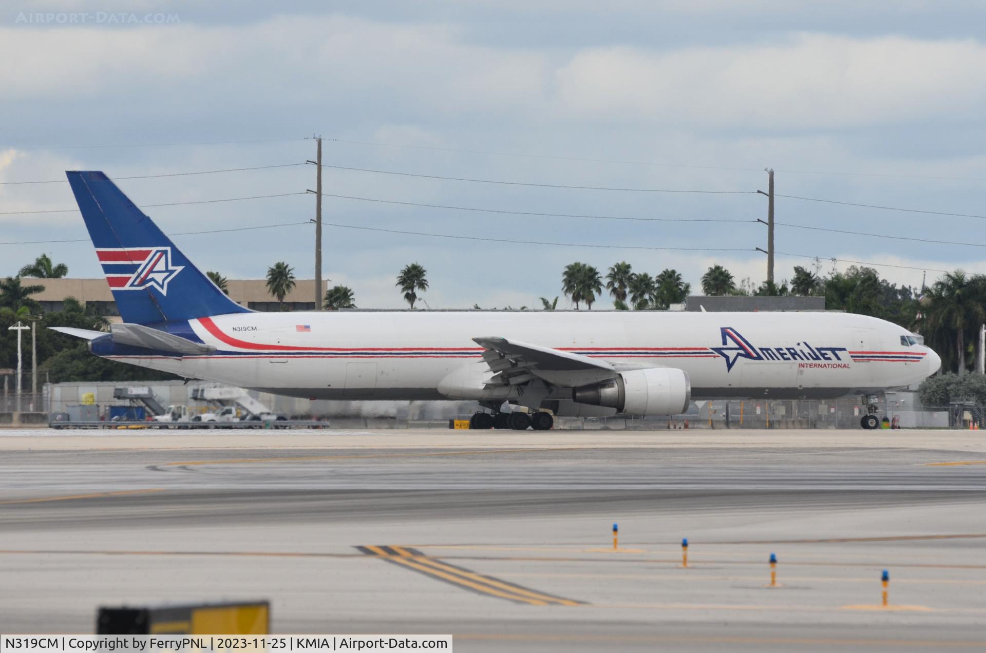 N319CM, 1988 Boeing 767-338 C/N 24407, Amerijet B763 departing