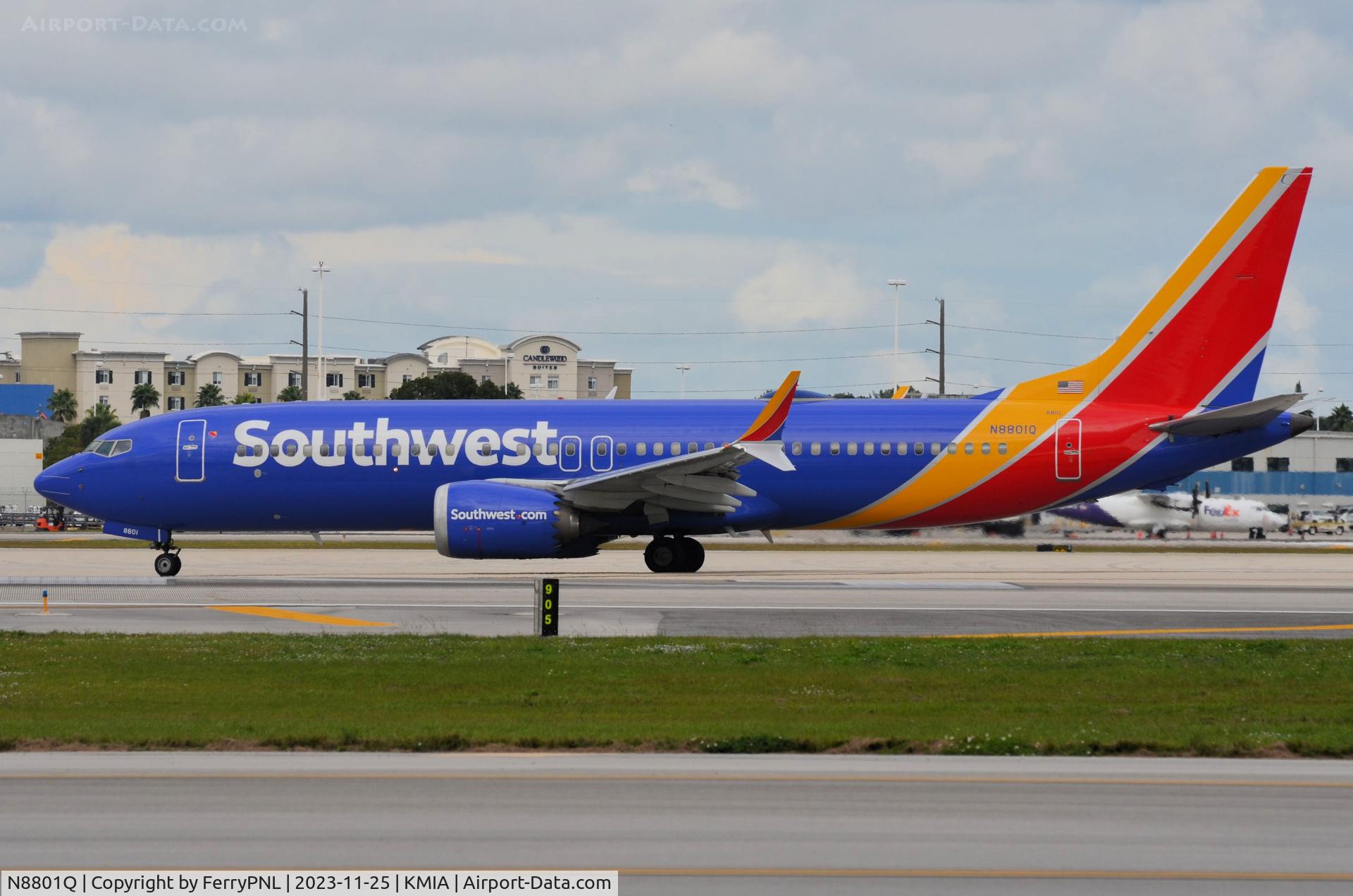 N8801Q, 2019 Boeing 737-8 MAX C/N 65436, Southwest B738M taxying past