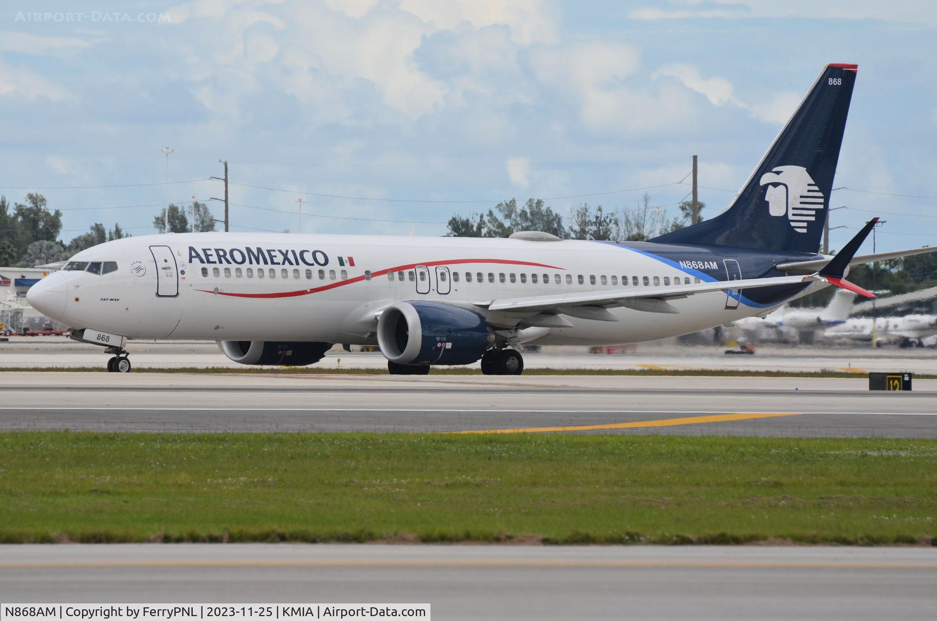 N868AM, 2022 Boeing 737-8 MAX C/N 65188, AeroMexico B738M for departure