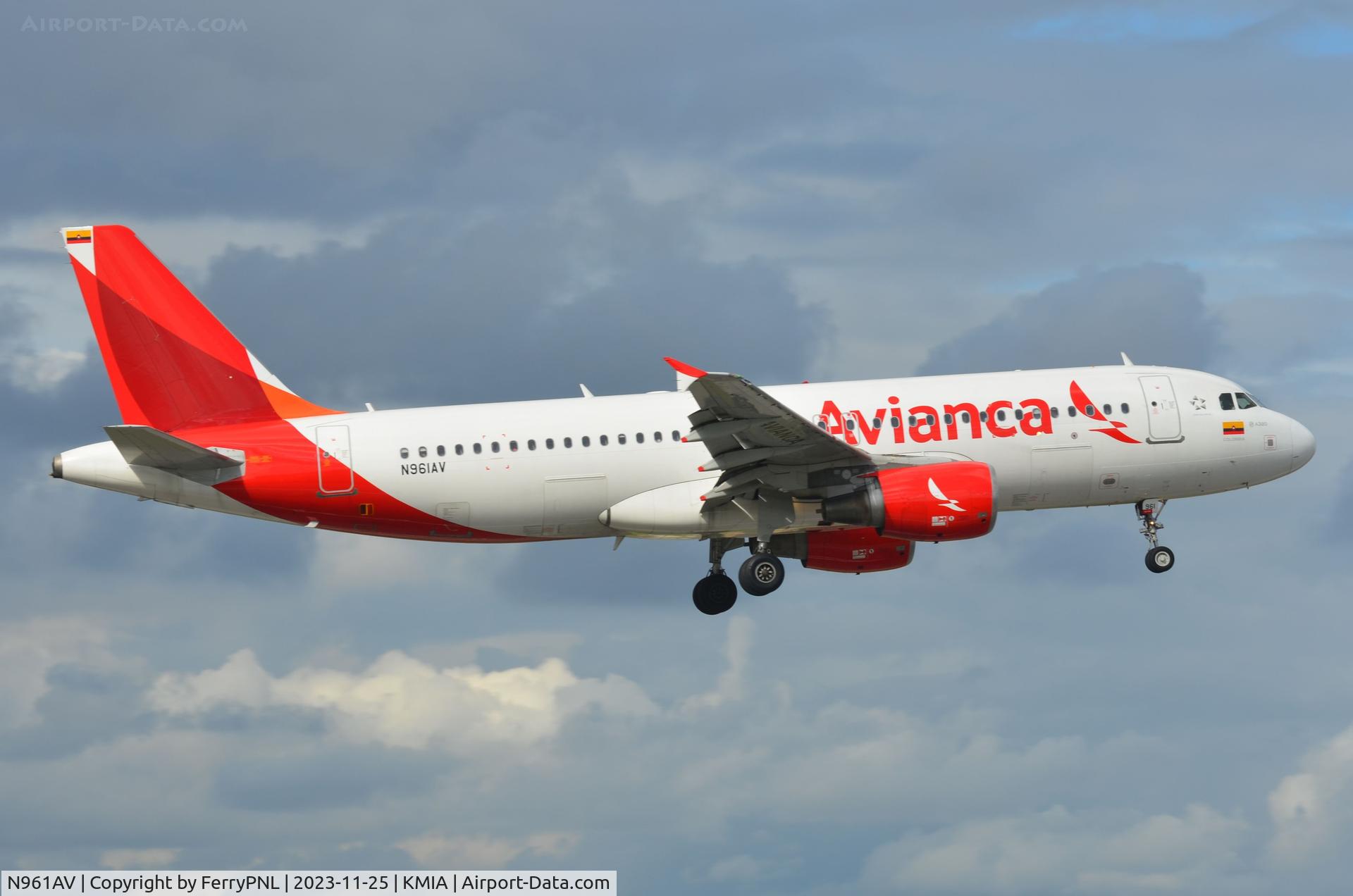 N961AV, 2009 Airbus A320-214 C/N 3961, Arrival of Avianca A320