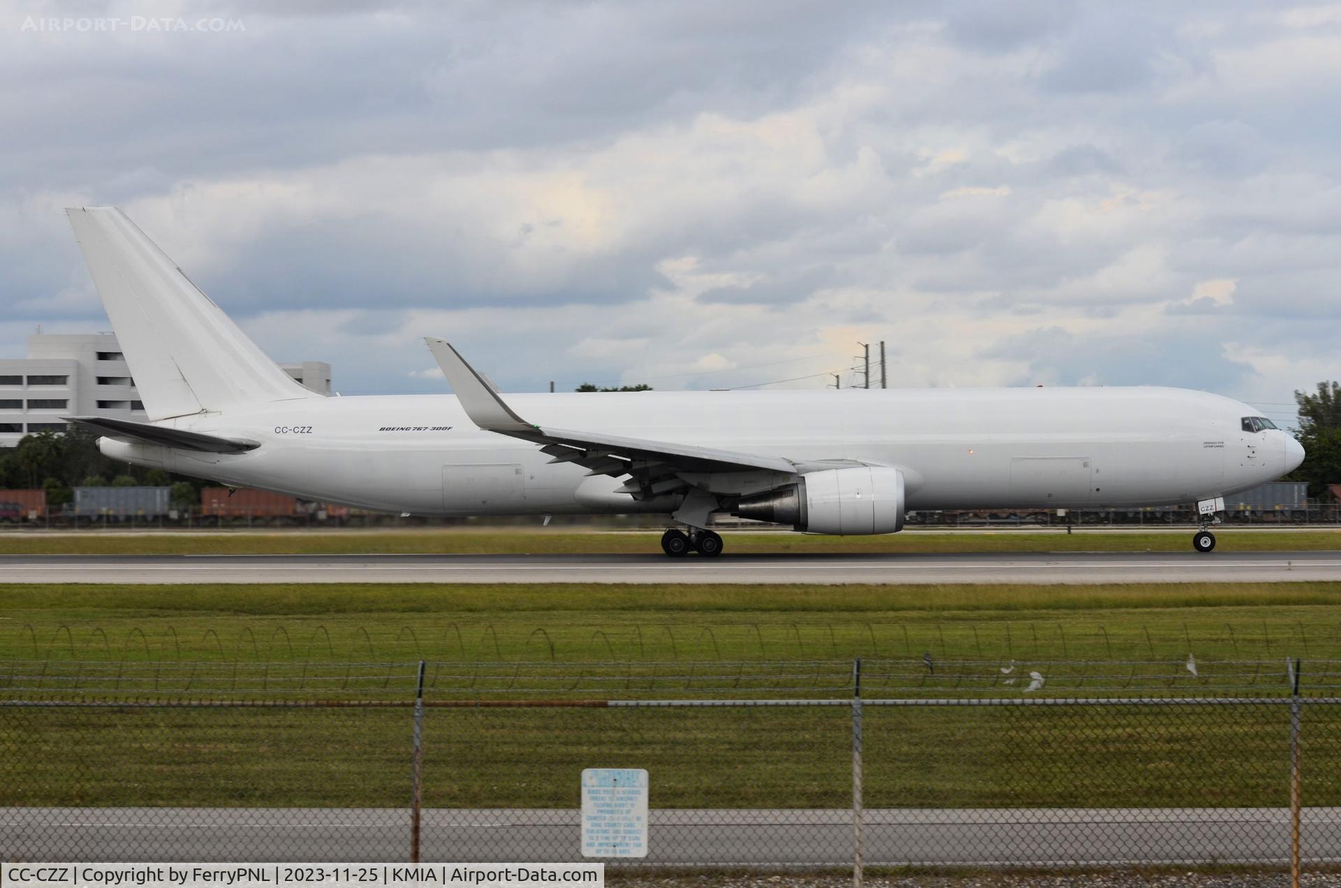 CC-CZZ, 1998 Boeing 767-316F/ER C/N 25756, Latam B763F in white