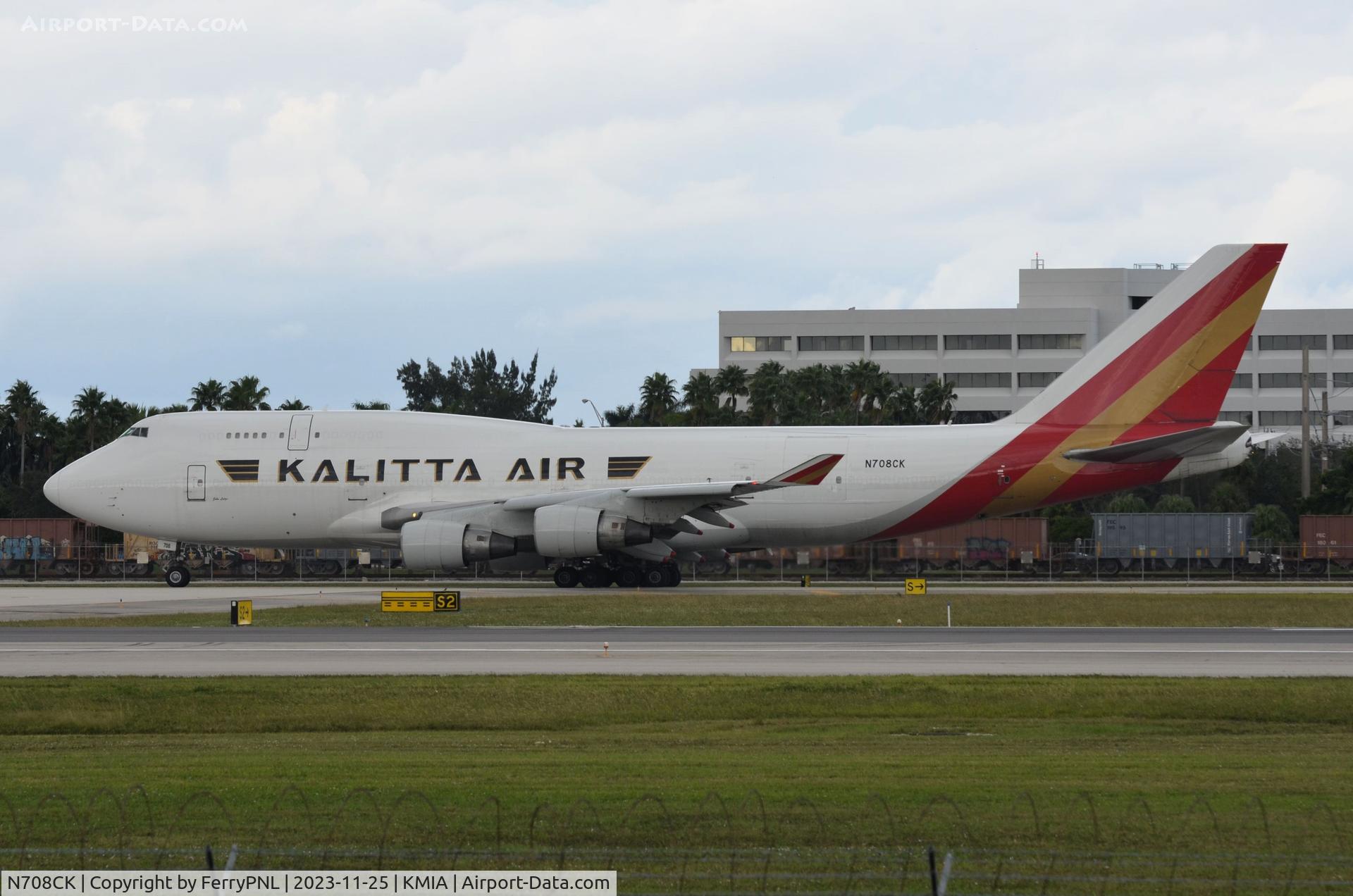 N708CK, 1991 Boeing 747-4B5BCF C/N 25275, Kalitta B744F taxying to the runway