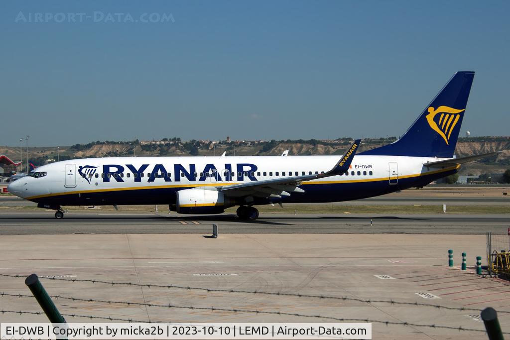 EI-DWB, 2007 Boeing 737-8AS C/N 36075, Taxiing