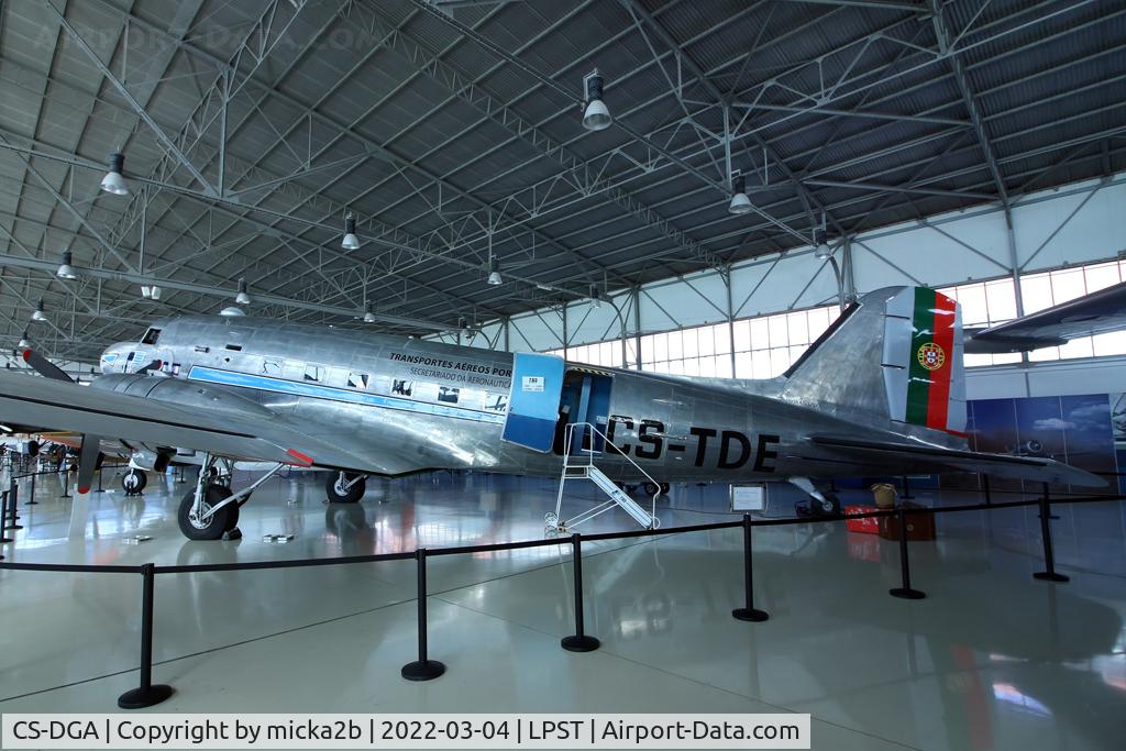 CS-DGA, 1943 Douglas C-47A-80-DL C/N 19503, Fake registration. Other side CS-TDE.