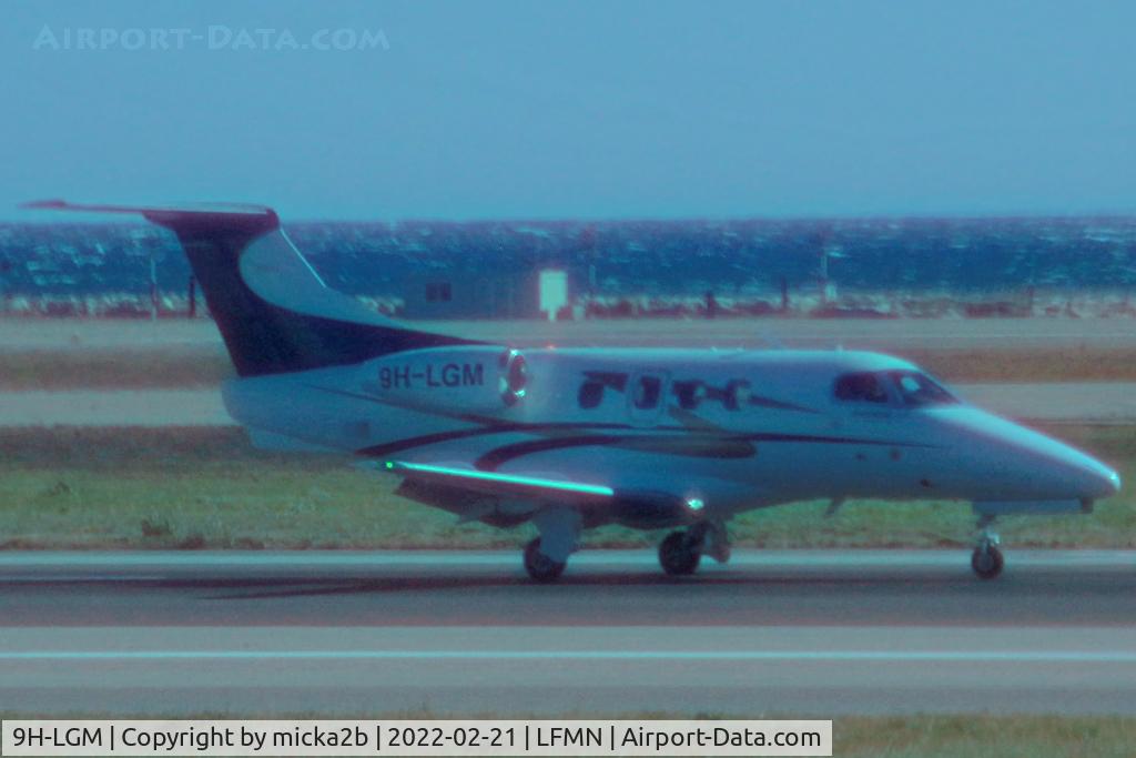 9H-LGM, 2010 Embraer EMB-500 Phenom 100 C/N 50000187, Taxiing