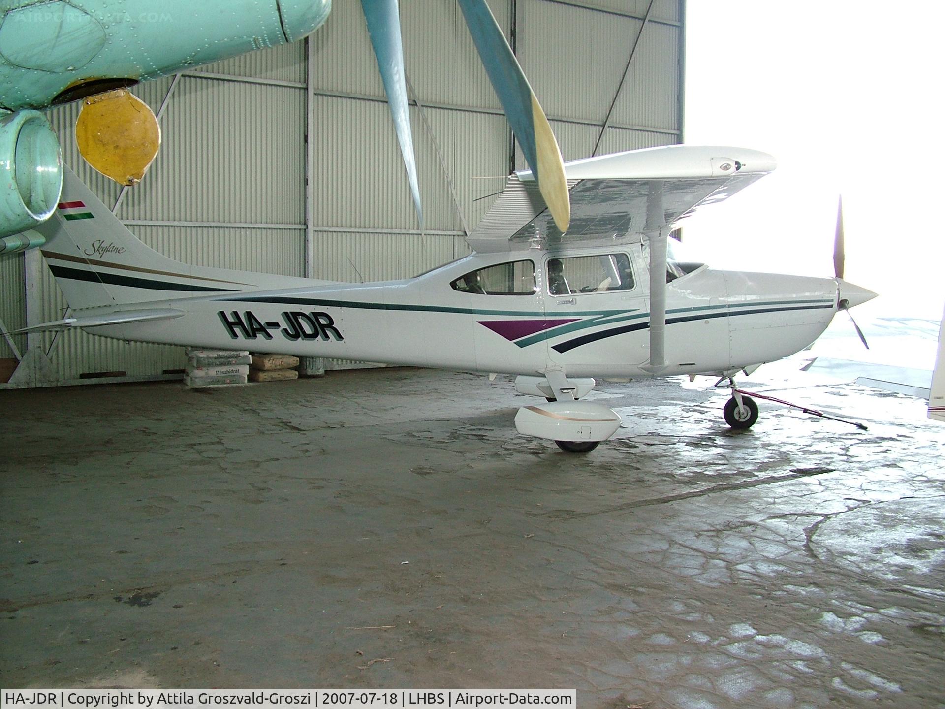 HA-JDR, Cessna 182S Skylane Skylane C/N 18280385, LHBS - Budaörs Airport, Hungary