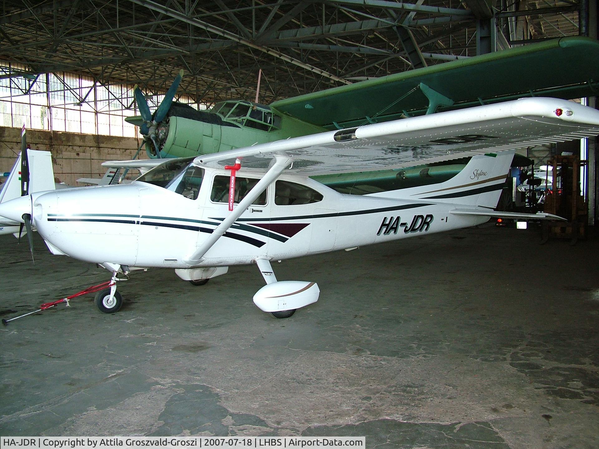 HA-JDR, Cessna 182S Skylane Skylane C/N 18280385, LHBS - Budaörs Airport, Hungary