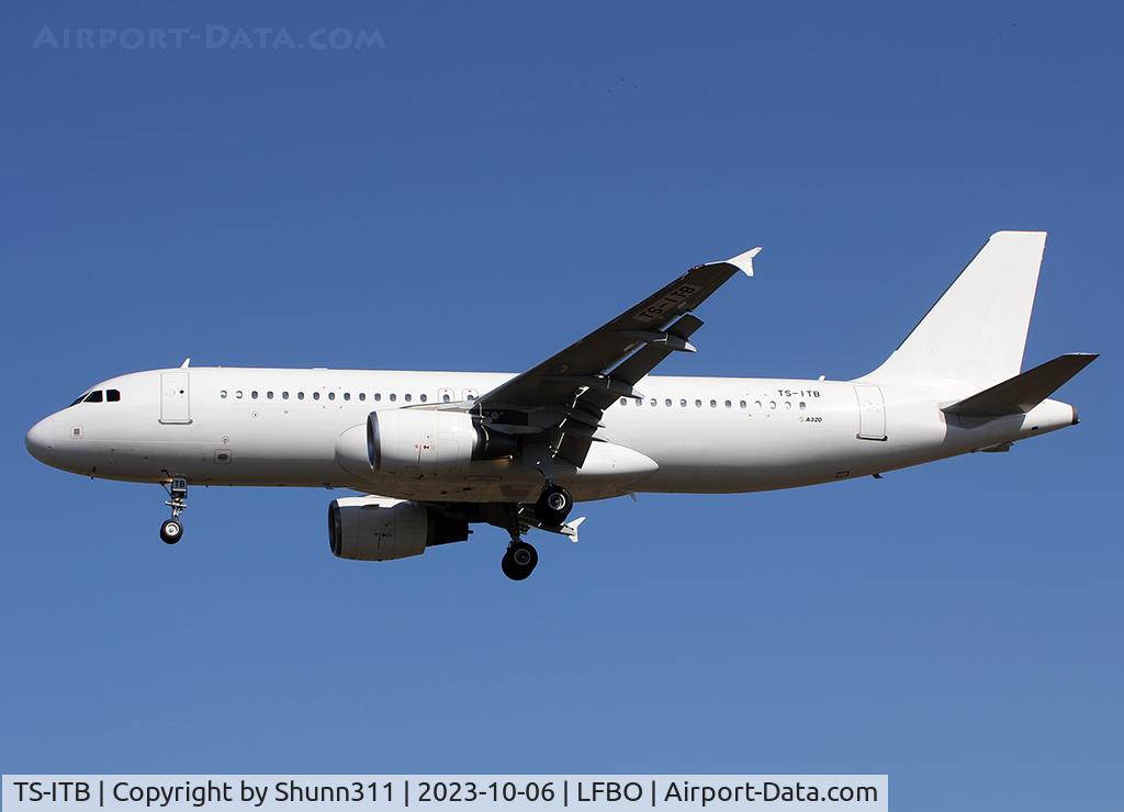 TS-ITB, 2010 Airbus A320-214 C/N 4541, Landing rwy 32R in all white c/s without titles...