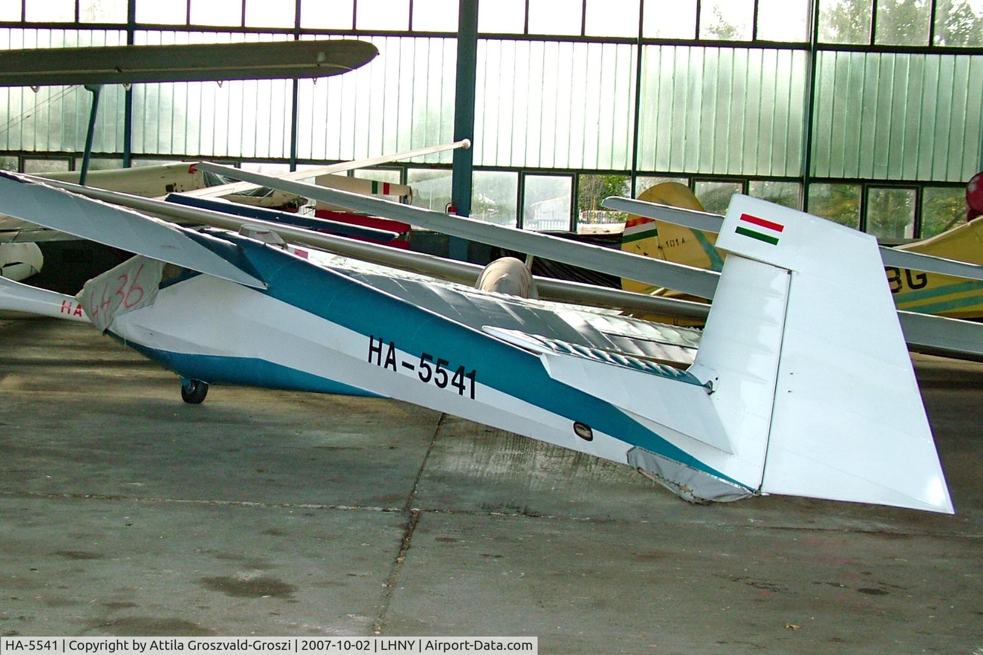 HA-5541, 1988 Rubik R-26SU Góbé '82 C/N AA800057, LHNY - Nyíregyháza Airport, Hungary