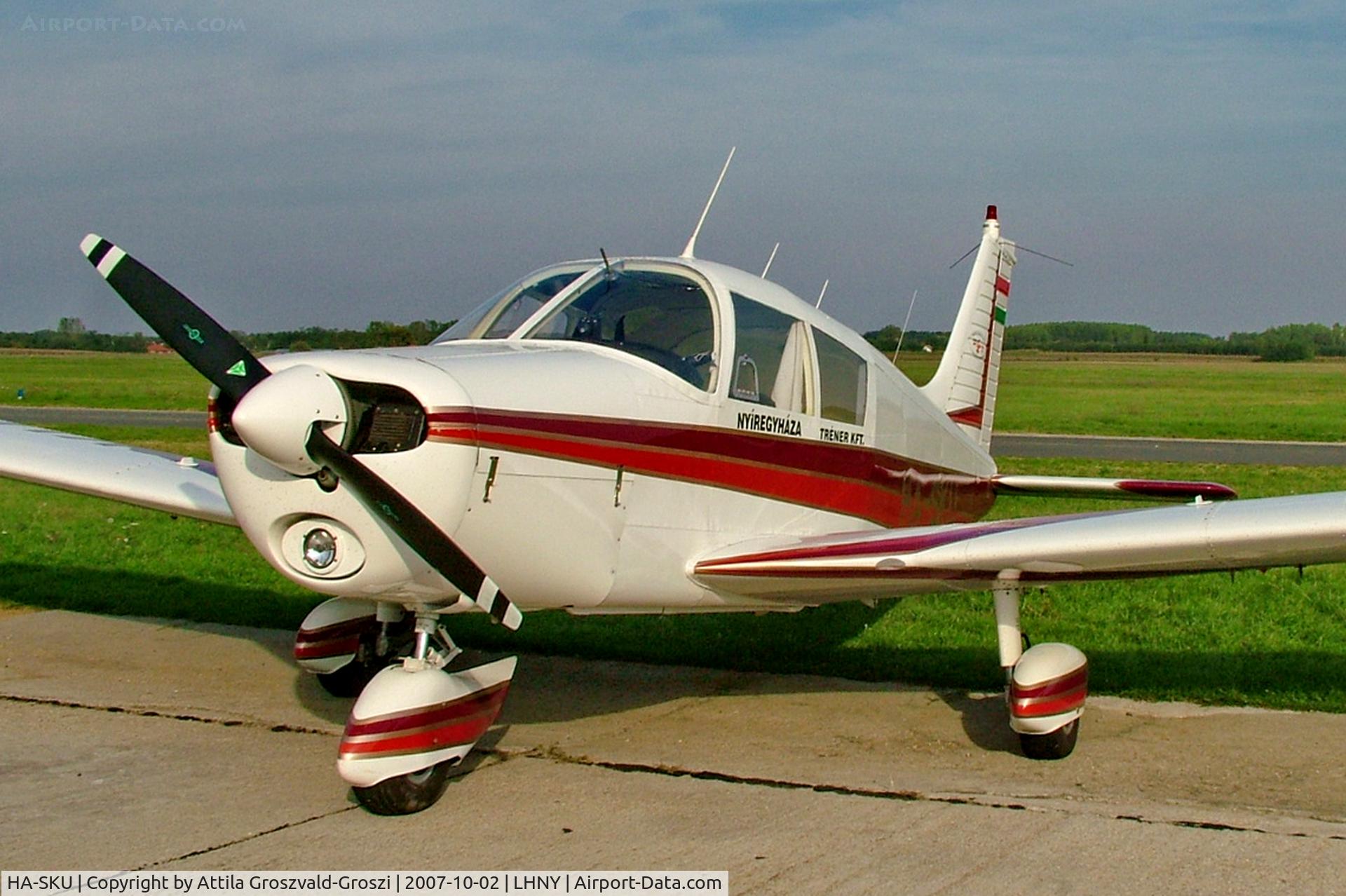 HA-SKU, Piper PA-28-140 Cherokee Cruiser E C/N 28-7225304, LHNY - Nyíregyháza Airport, Hungary
