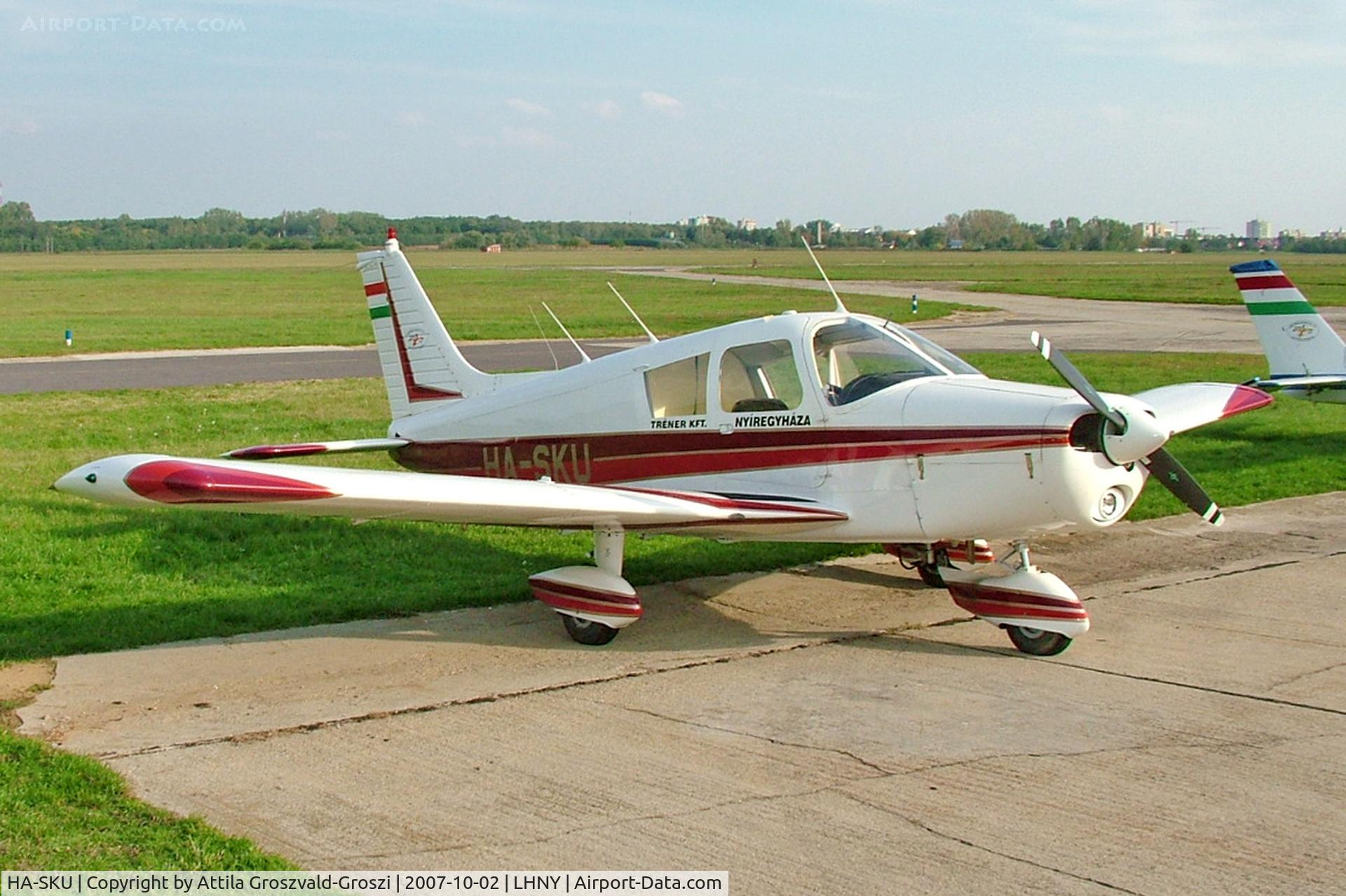 HA-SKU, Piper PA-28-140 Cherokee Cruiser E C/N 28-7225304, LHNY - Nyíregyháza Airport, Hungary