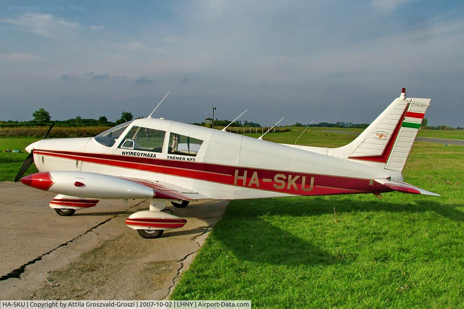 HA-SKU, Piper PA-28-140 Cherokee Cruiser E C/N 28-7225304, LHNY - Nyíregyháza Airport, Hungary