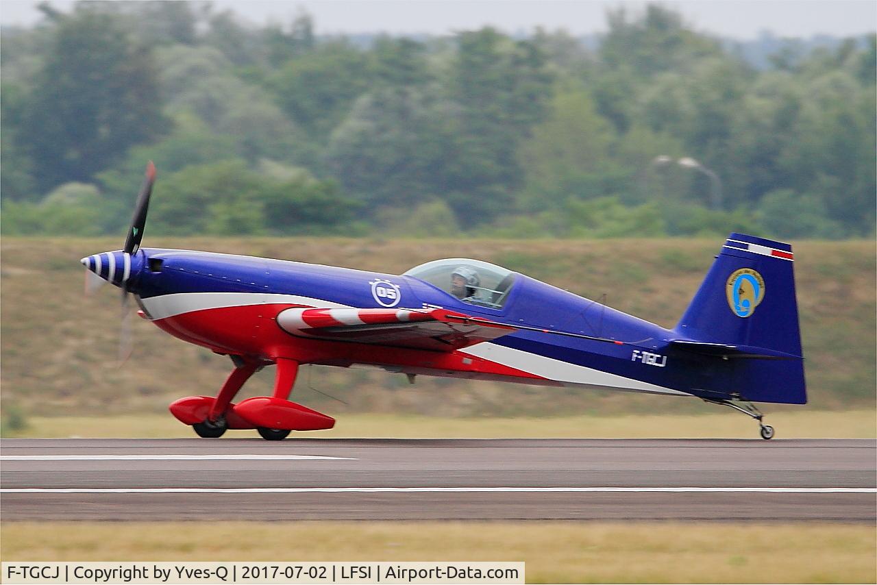 F-TGCJ, Extra EA-330SC C/N 05, Extra 330SC, French Air Force aerobatic team, Landing rwy 29, St Dizier-Robinson Air Base 113 (LFSI)