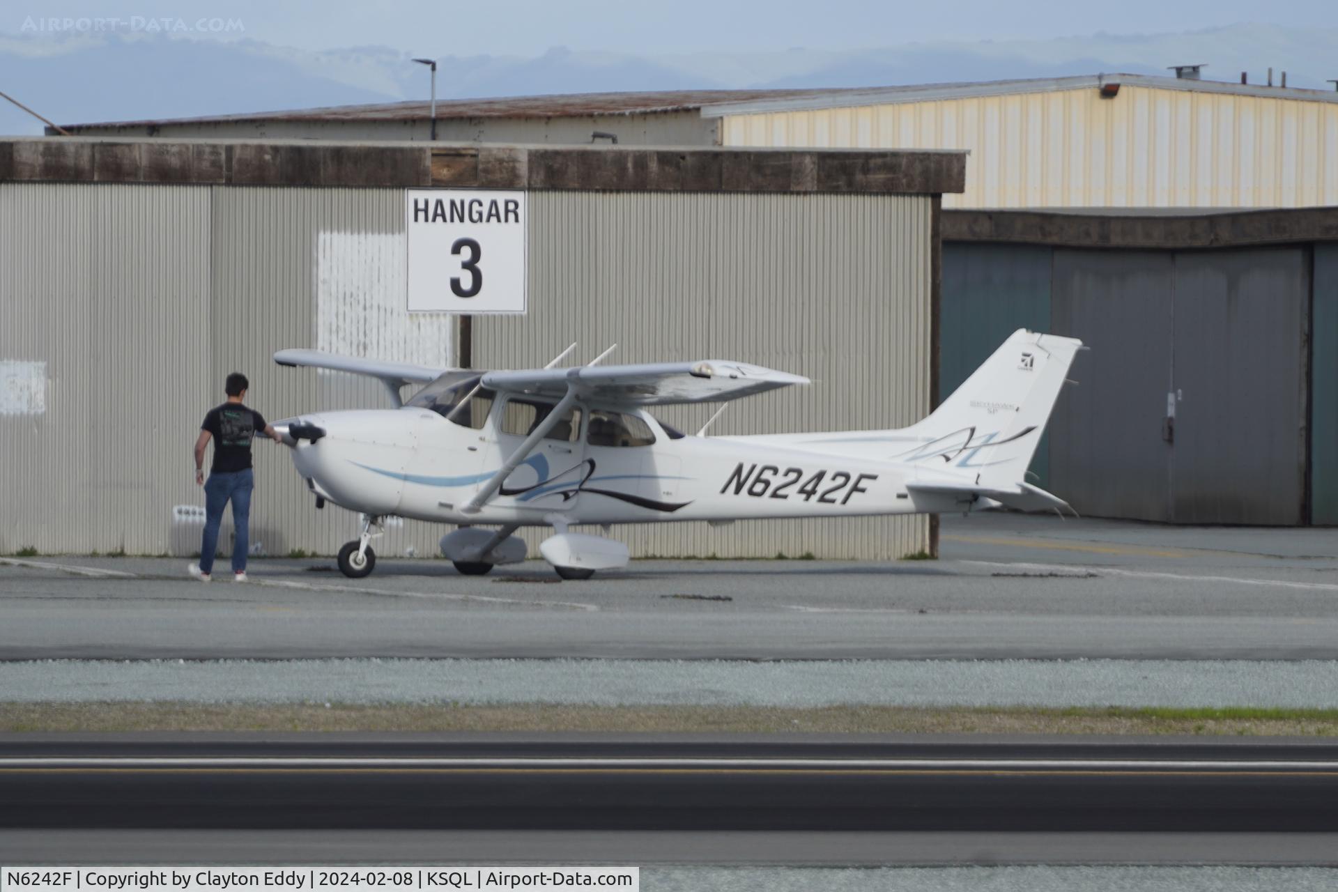 N6242F, 2008 Cessna 172S C/N 172S10701, San Carlos Airport in California 2024.