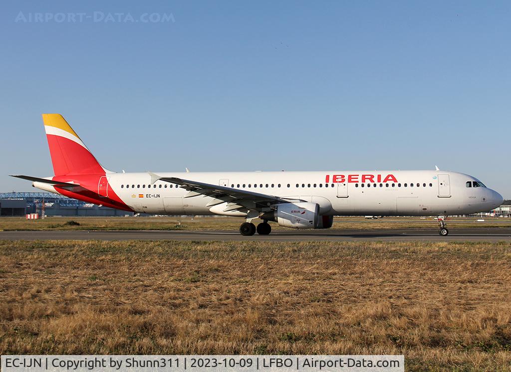 EC-IJN, 2002 Airbus A321-211 C/N 1836, Taxiing holding point rwy 14L for departure...