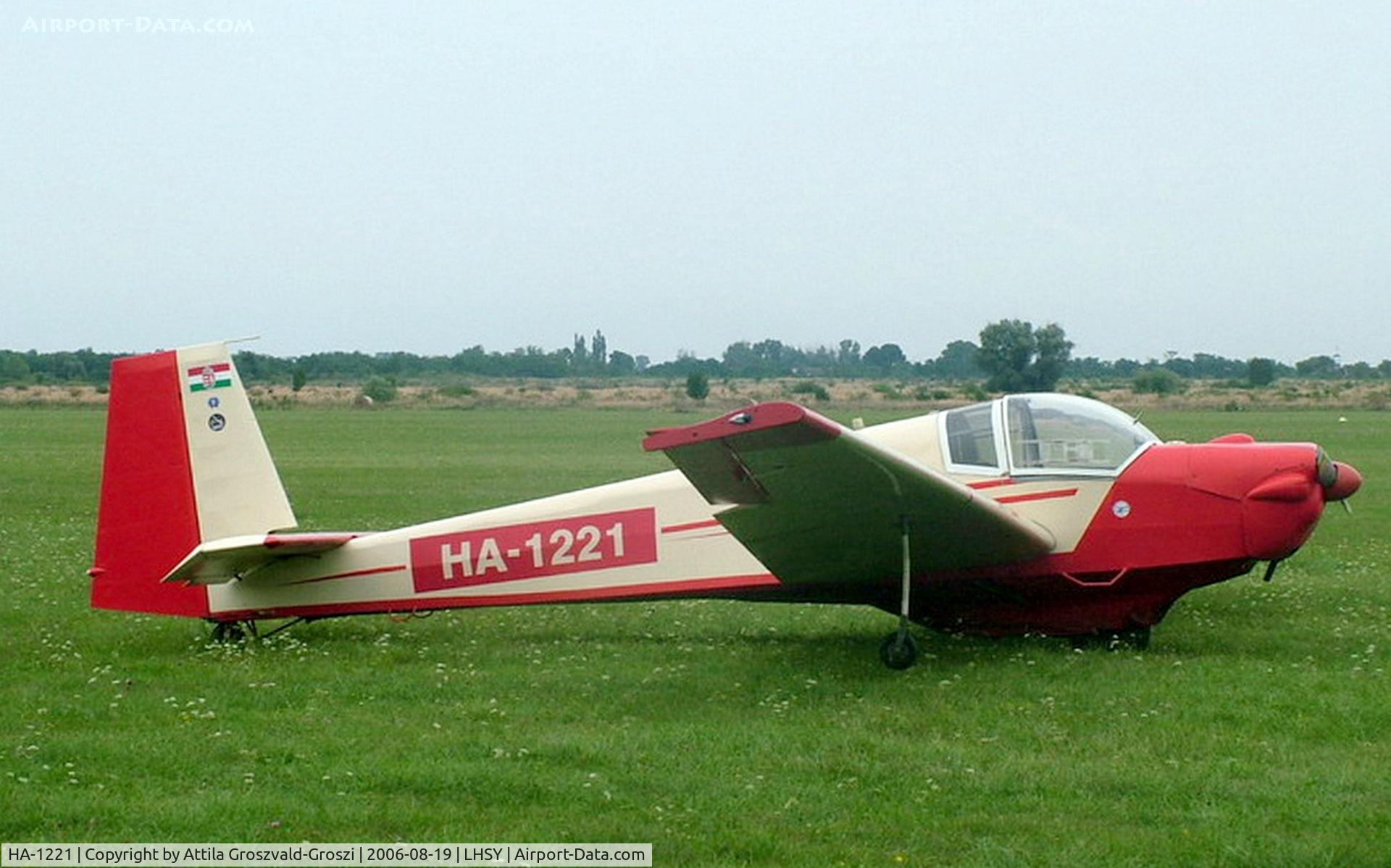 HA-1221, Scheibe SF-25C Falke C/N 4235, LHSY - Szombathely Airport, Hungary