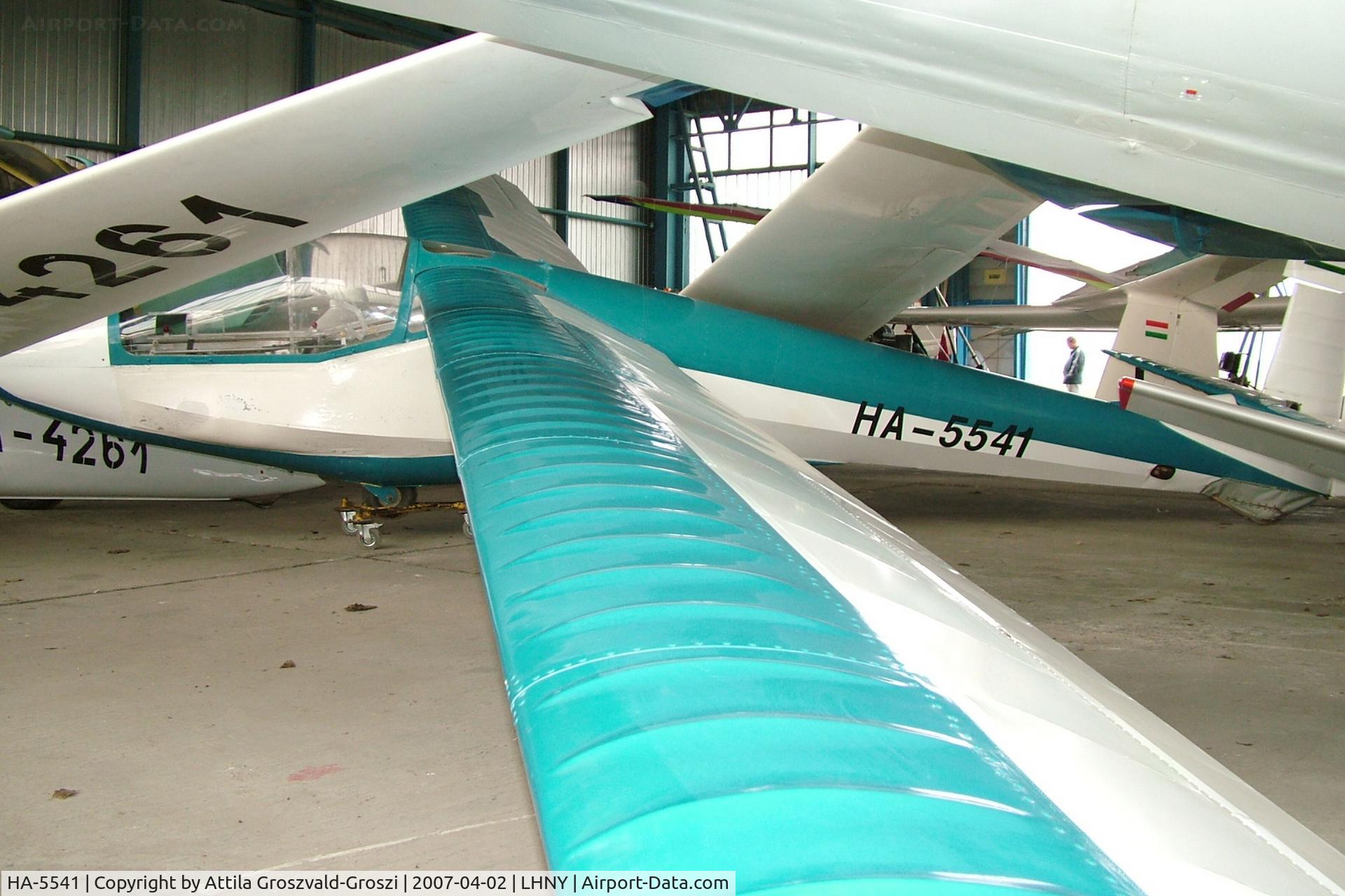 HA-5541, 1988 Rubik R-26SU Góbé '82 C/N AA800057, LHNY - Nyíregyháza Airport, Hungary