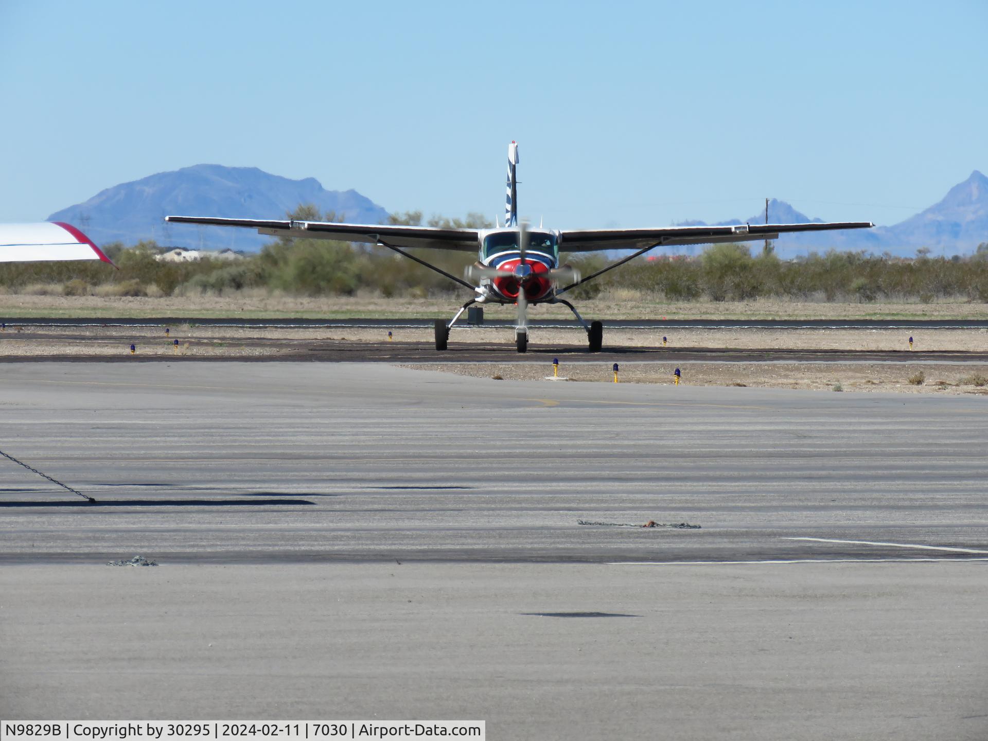 N9829B, 1988 Cessna 208B Grand Caravan C/N 208B-0116, Taxiing