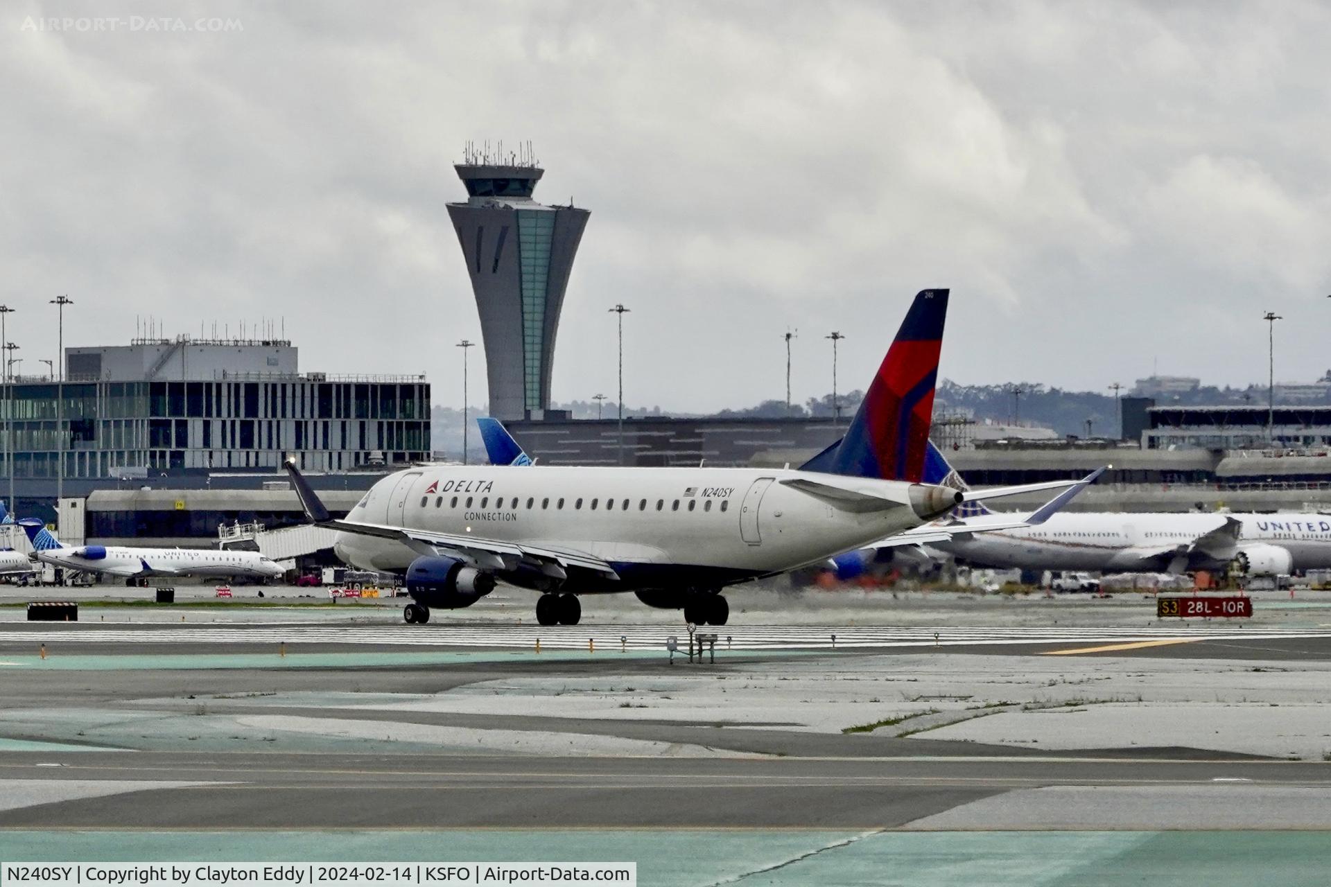 N240SY, 2016 Embraer 175LR (ERJ-170-200LR) C/N 17000580, SFO 2024.